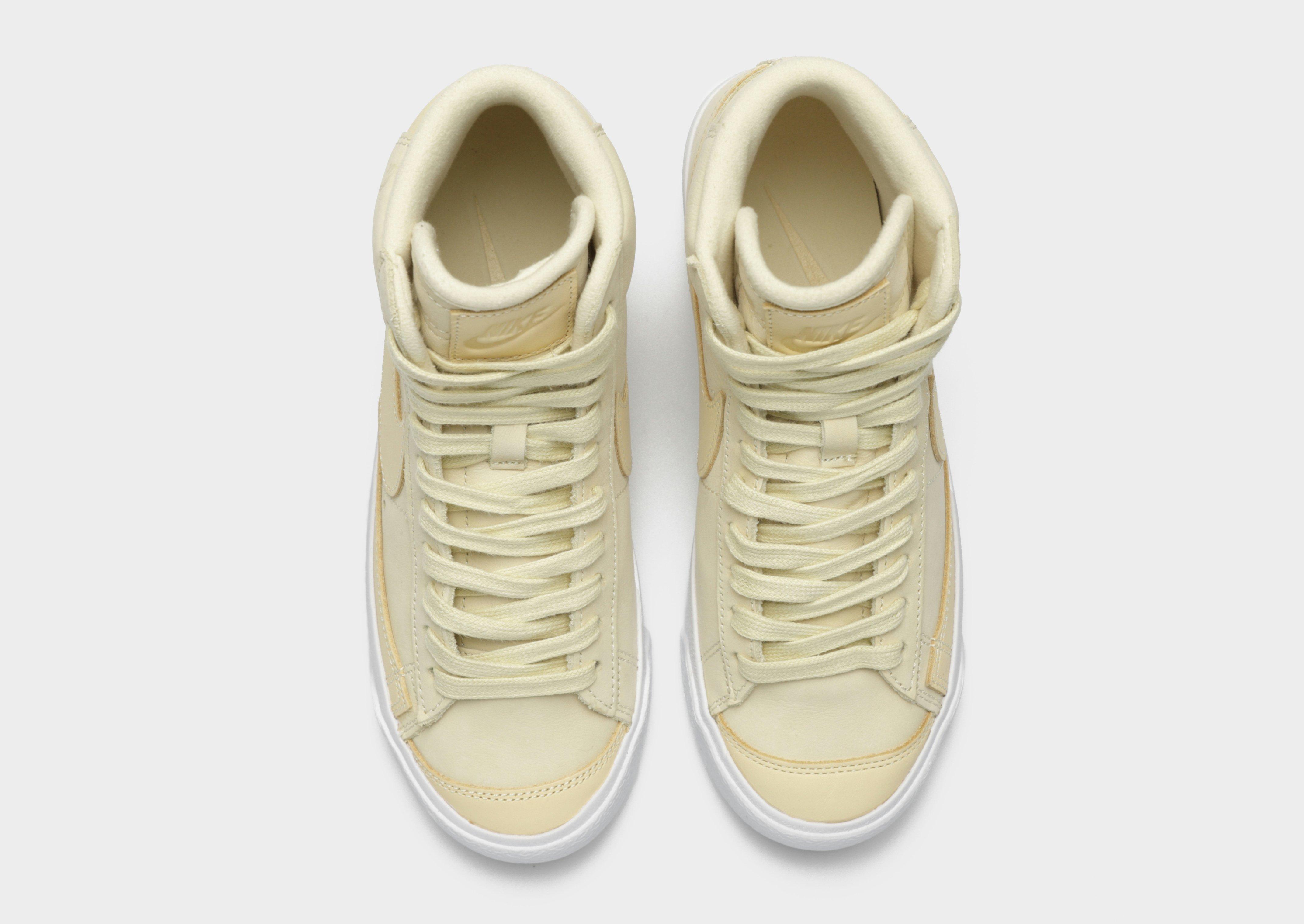 Дамски обувки NIKE BLAZER MID '77 LX DQ7572-700 Златист