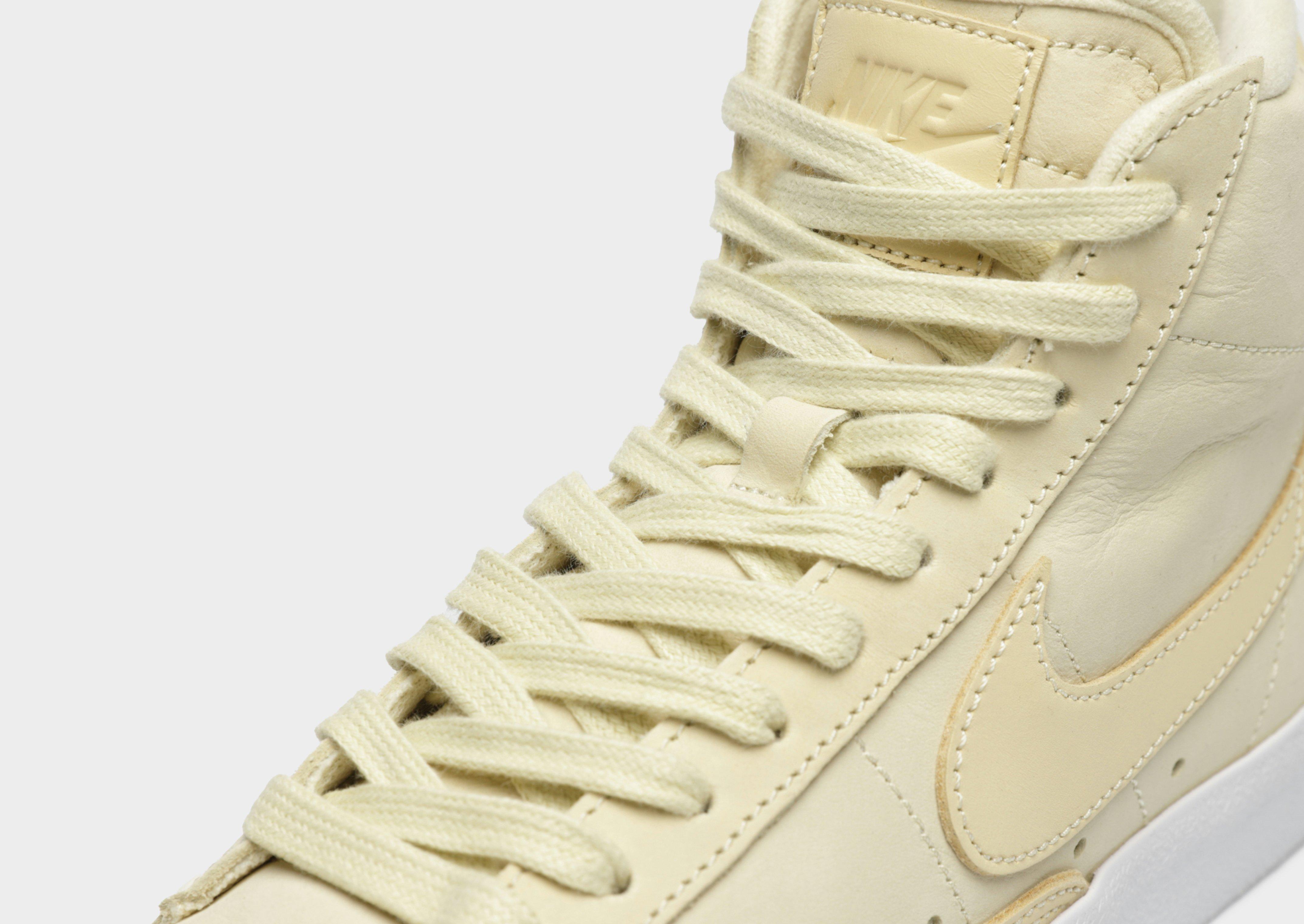Дамски обувки NIKE BLAZER MID '77 LX DQ7572-700 Златист