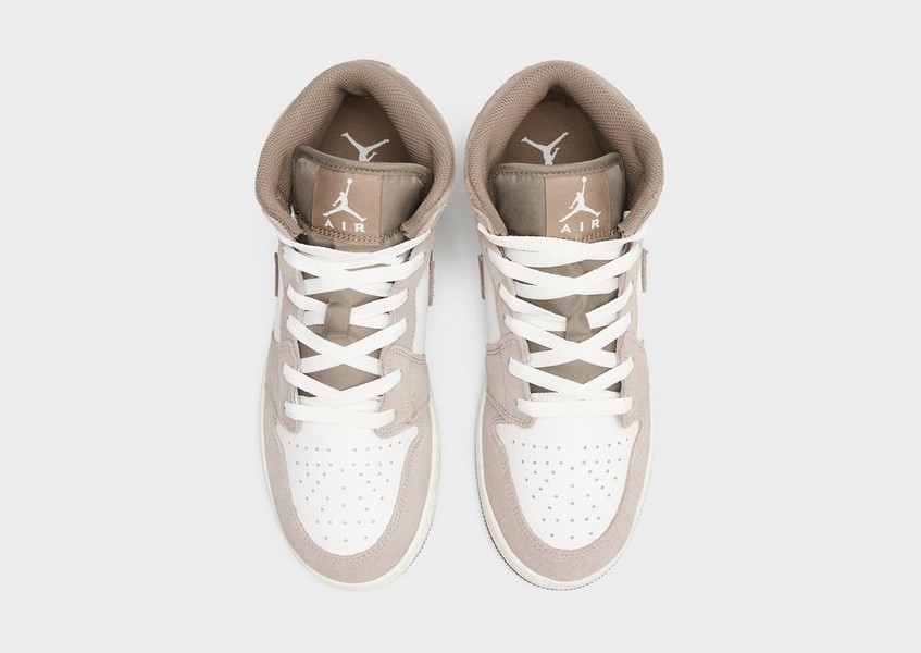 Air Jordan 1 Mid Bg