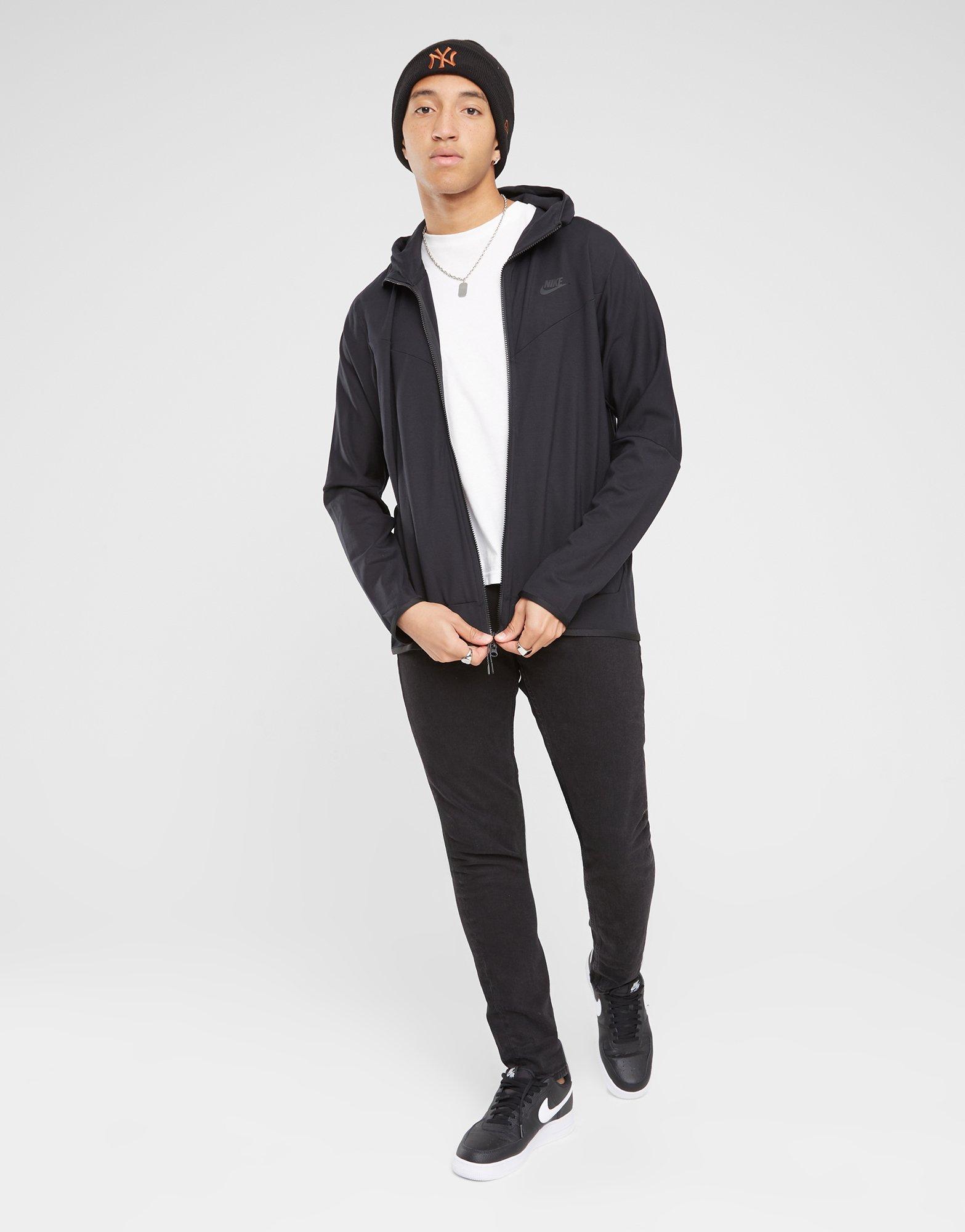 Férfi pulóverek NIKE PULÓVER CIPZÁRAS KAPUCNIS TECH FZ LIGHT DX0822-010 Fekete