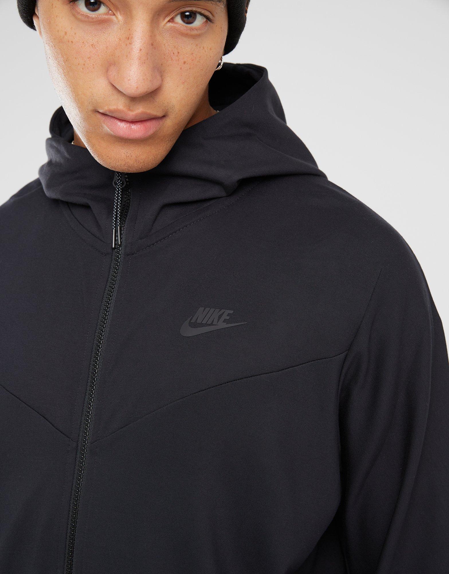 Férfi pulóverek NIKE PULÓVER CIPZÁRAS KAPUCNIS TECH FZ LIGHT DX0822-010 Fekete