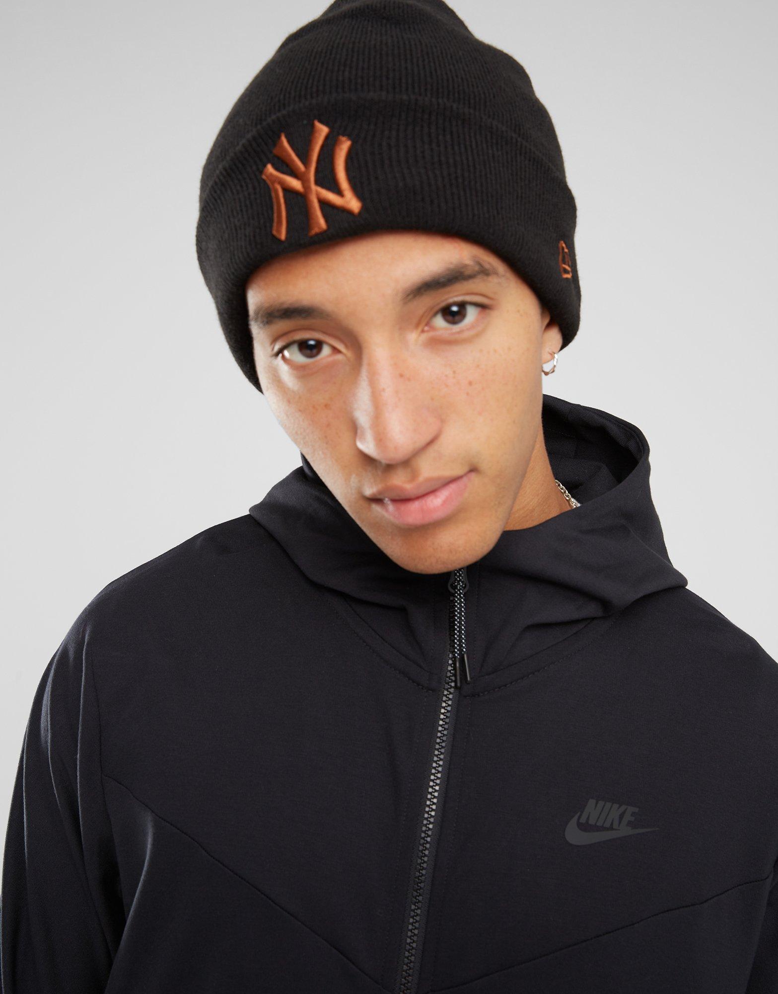 Férfi pulóverek NIKE PULÓVER CIPZÁRAS KAPUCNIS TECH FZ LIGHT DX0822-010 Fekete