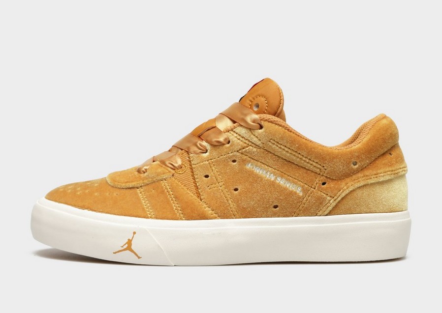 Buty sneakersy damskie WMNS JORDAN SERIES ES SE  DZ7737-761 Złoty