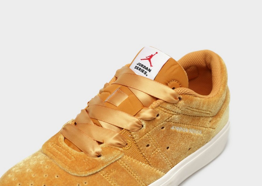 Buty sneakersy damskie WMNS JORDAN SERIES ES SE  DZ7737-761 Złoty