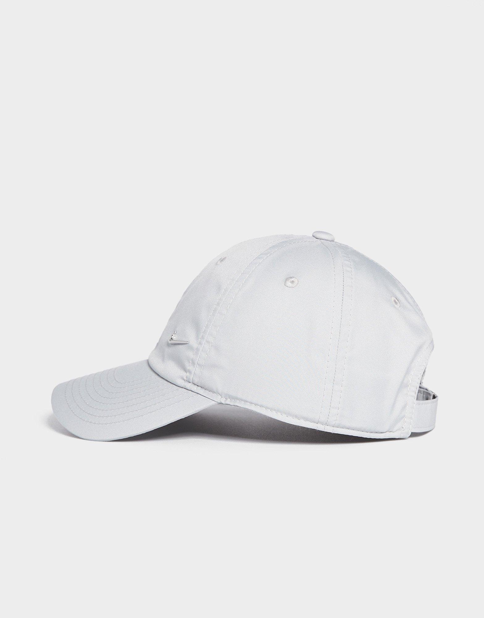 Дамска шапка NIKE ШАПКА U NK DF CLUB CAP U CB MTSWSH L FB5372-077 Сив