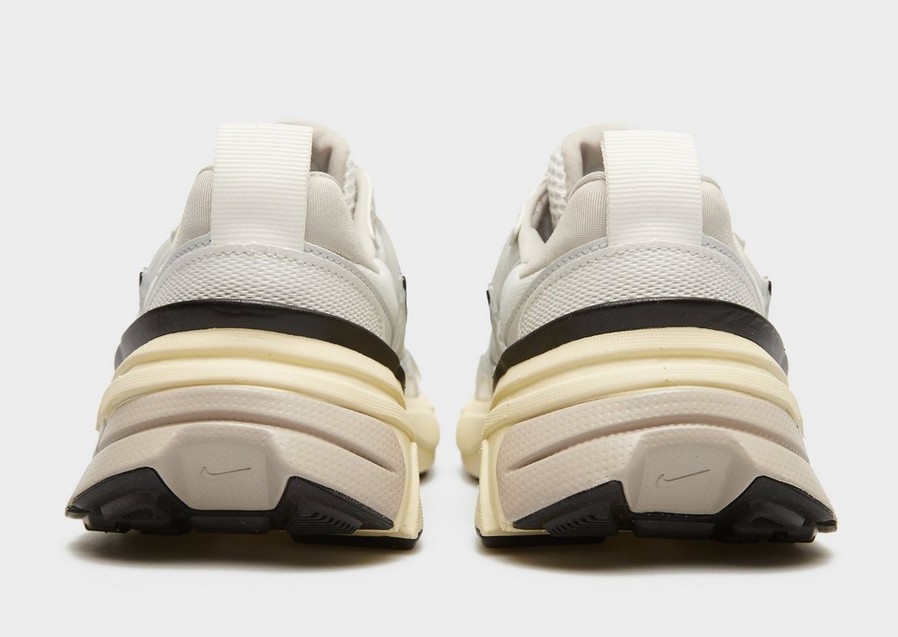 Kedai moterims NIKE V2K RUN FD0736-100 Sidabrinė