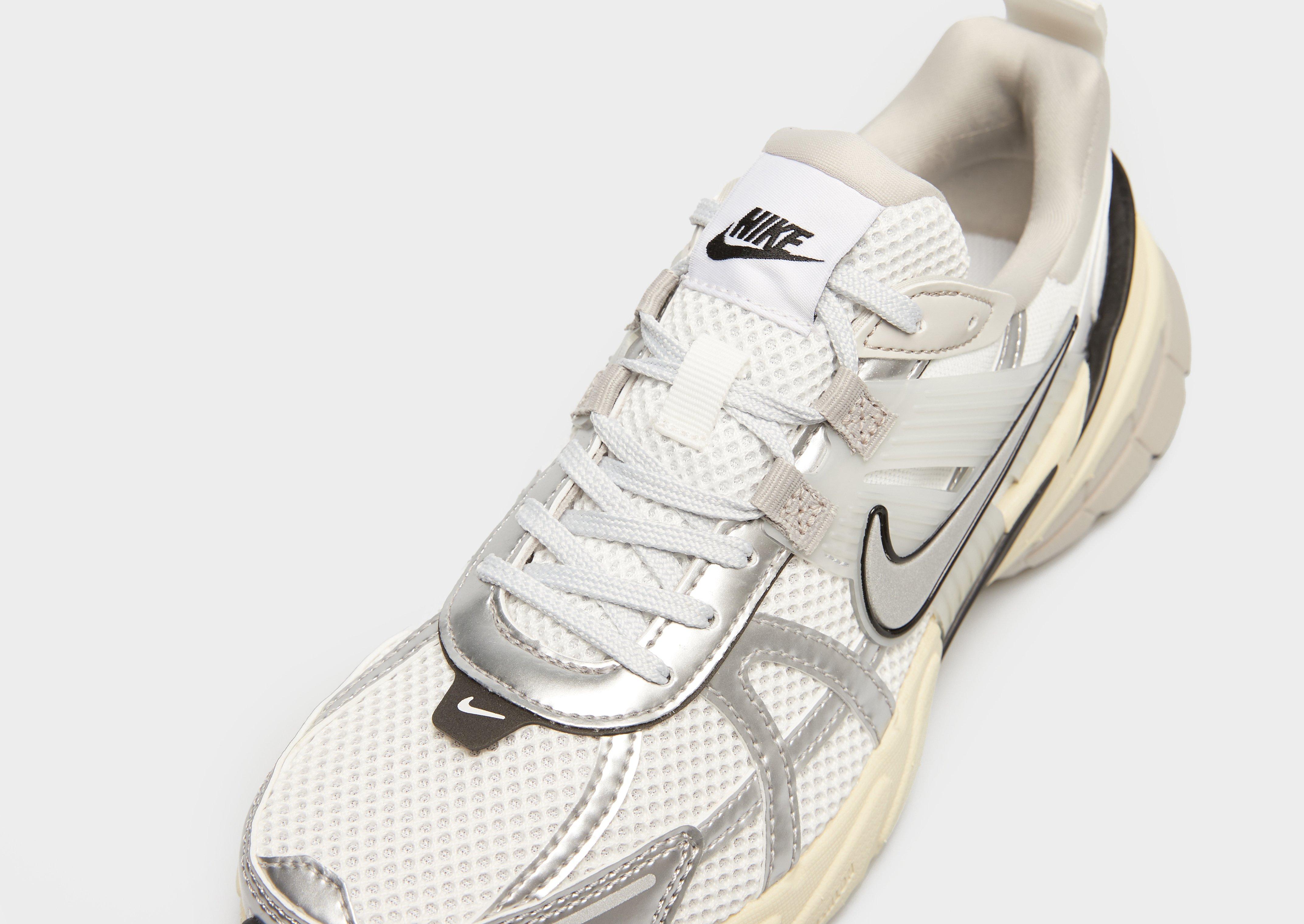 Kedai moterims NIKE V2K RUN FD0736-100 Sidabrinė