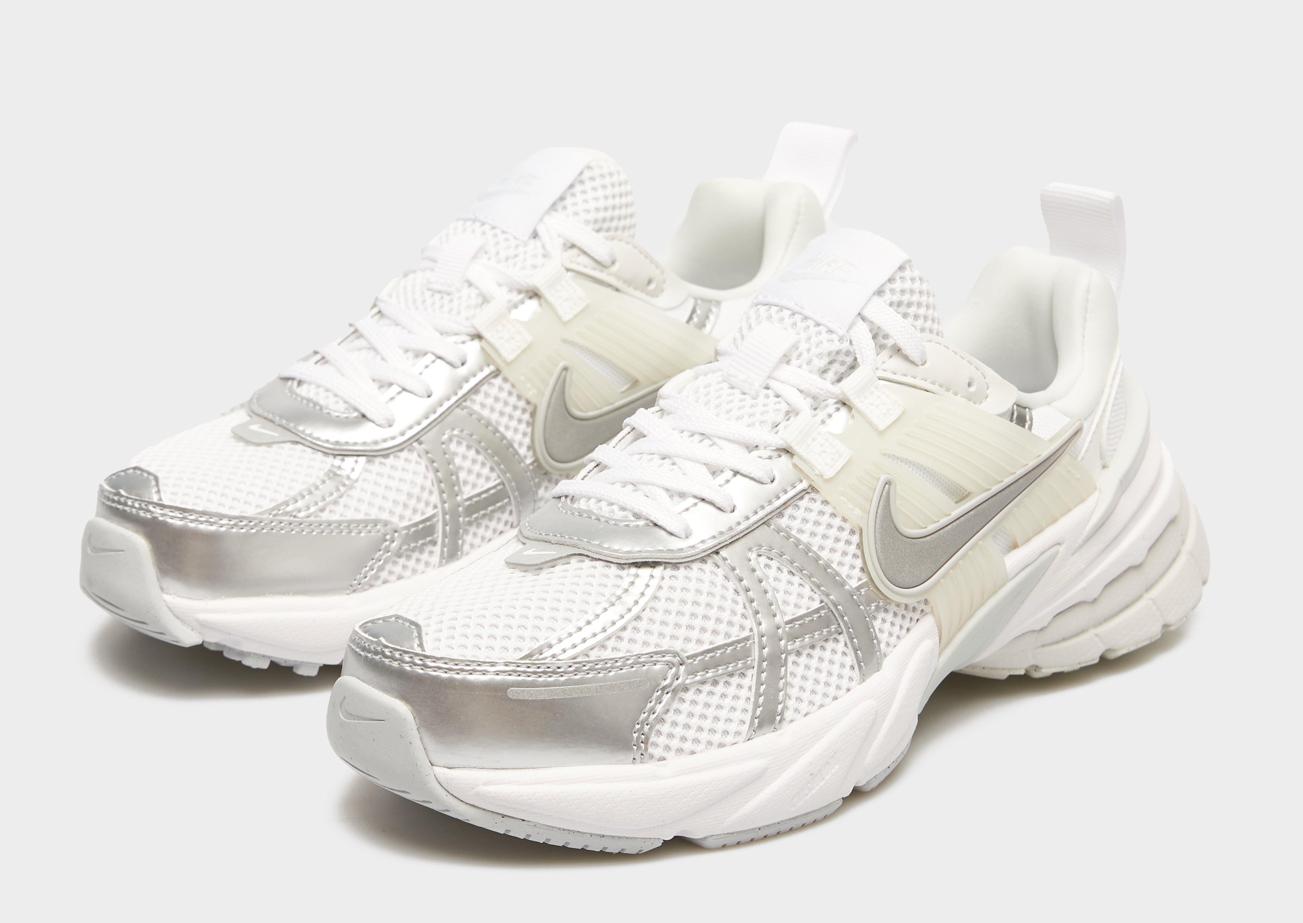 Kedai moterims NIKE V2K RUN FD0736-104 Balta