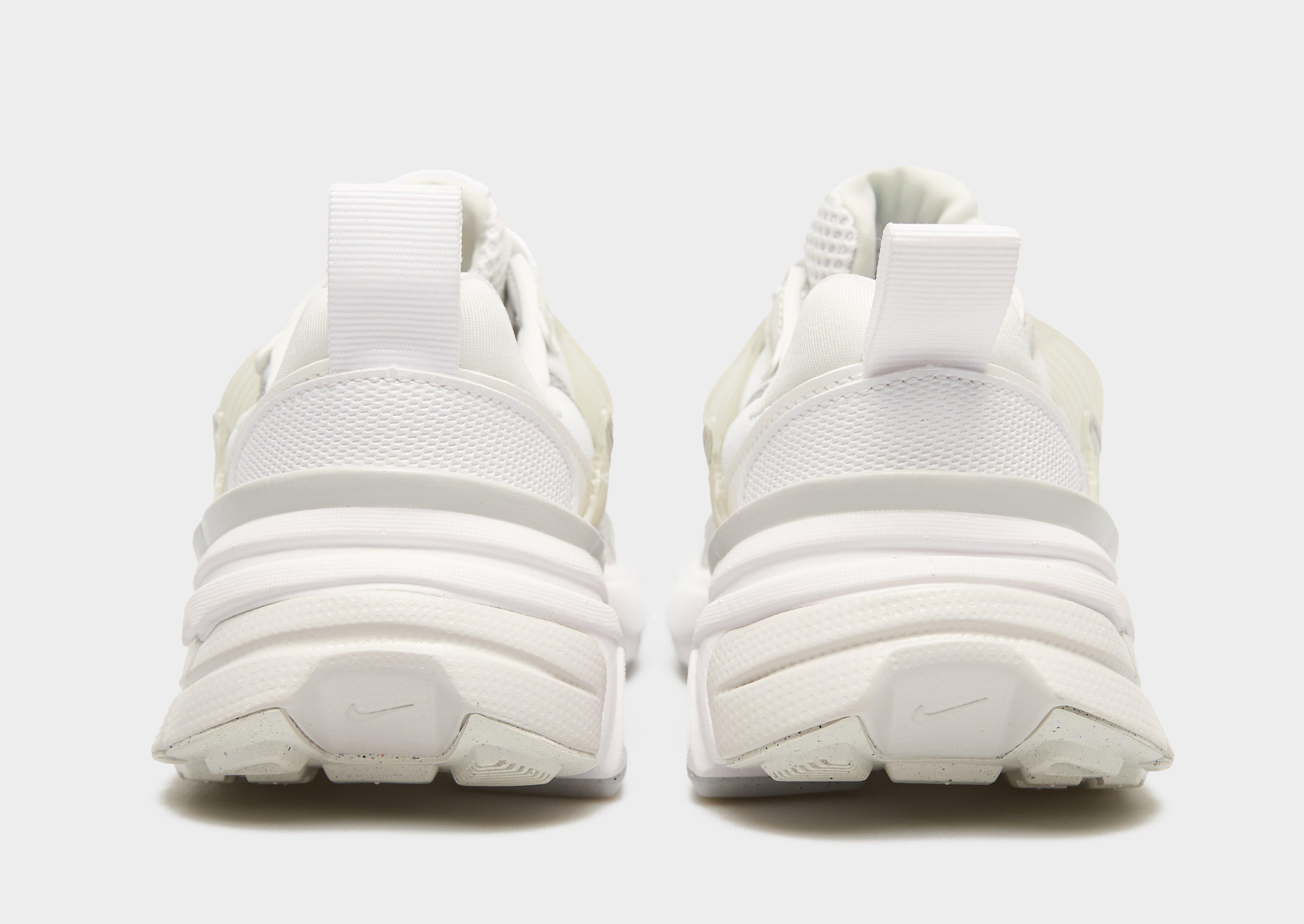 Kedai moterims NIKE V2K RUN FD0736-104 Balta