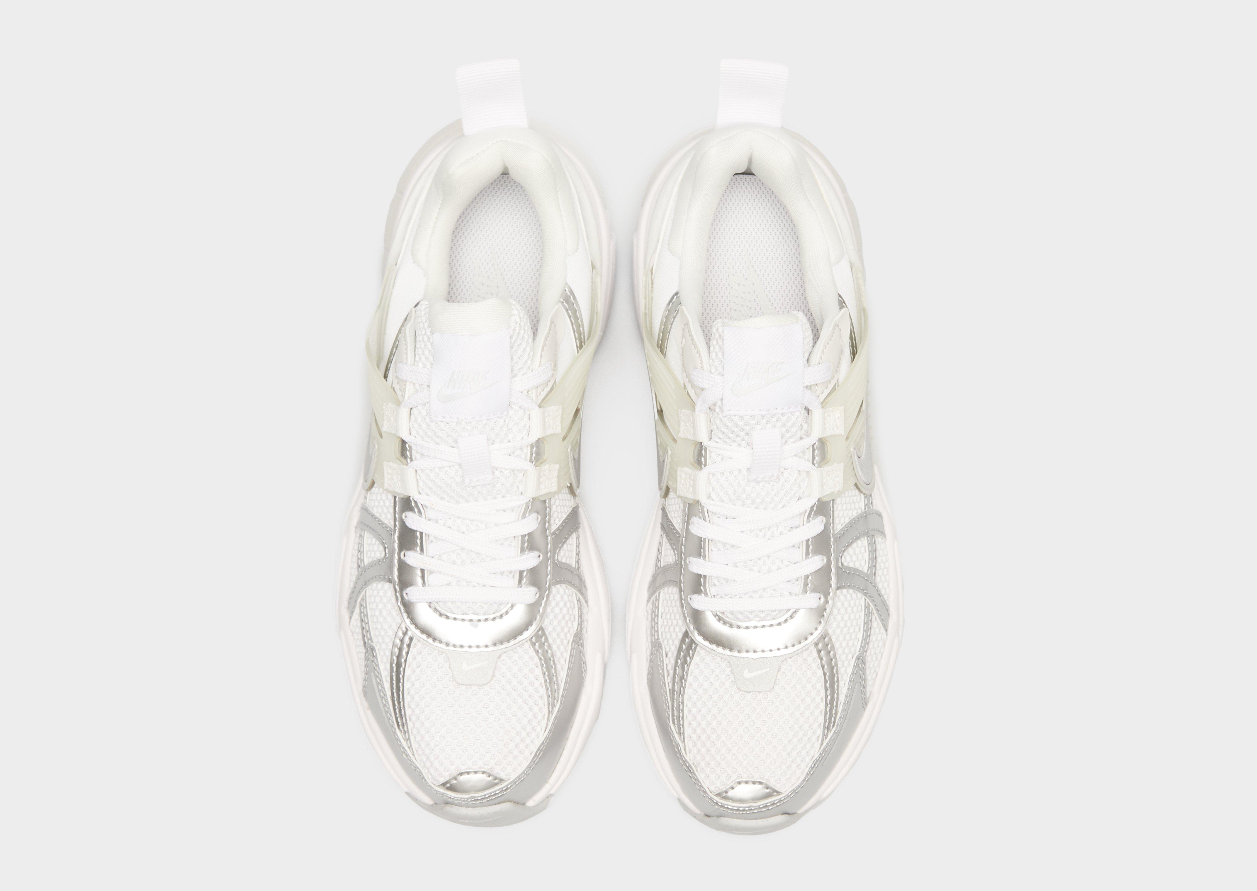 Kedai moterims NIKE V2K RUN FD0736-104 Balta