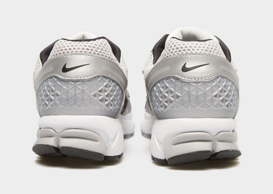 Férfi sneakers NIKE ZOOM VOMERO 5 FJ4151-004 Szürke