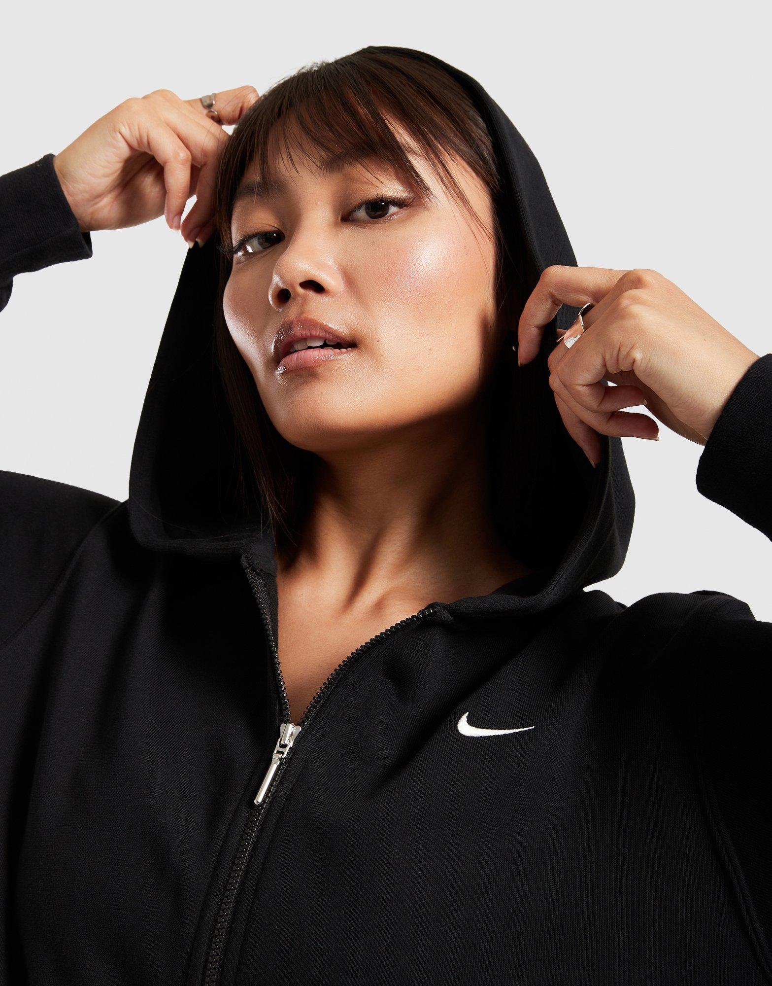 Дамски дрехи големи размери NIKE СУИТЧЪР СЪС ЗАКОПЧАВАНЕ   С КАЧУЛКА W NSW NK CHLL FT FN2415-010 Черен