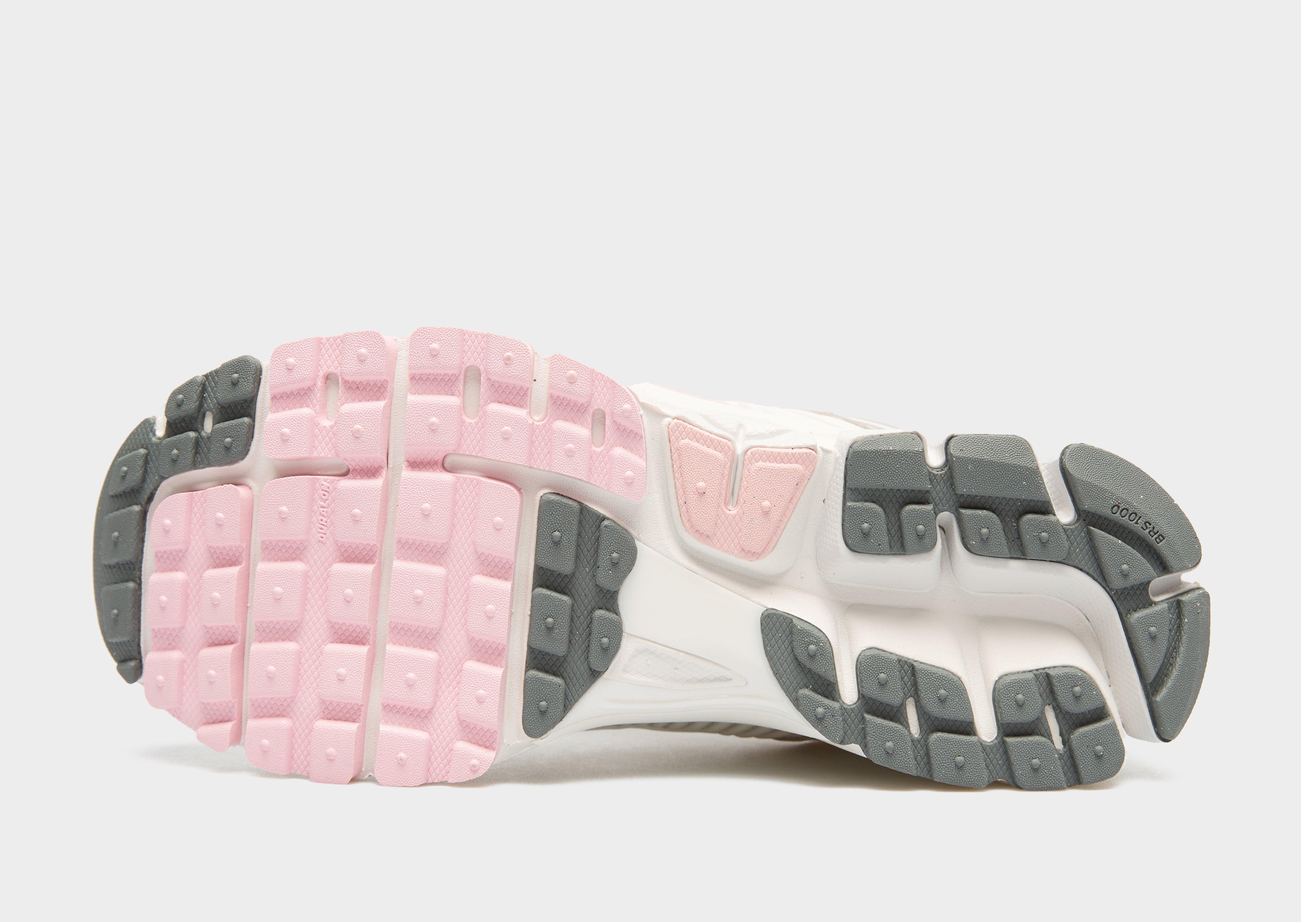 Adidași de damă NIKE W ZOOM VOMERO 5 GCEL CN FN3695-001 Roz