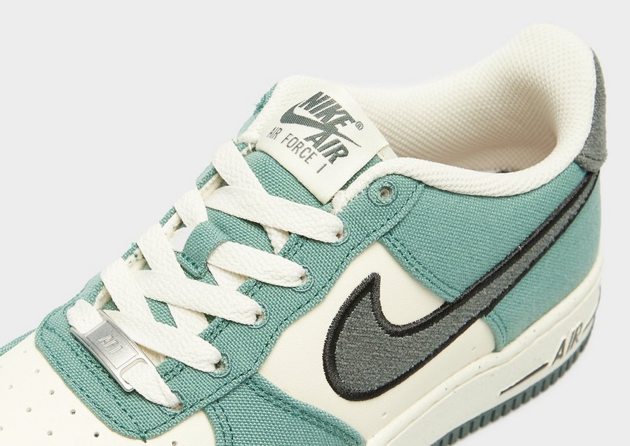 Adidași pentru copii NIKE AIR FORCE 1 LV8 3 BG FN4731-100 Verde