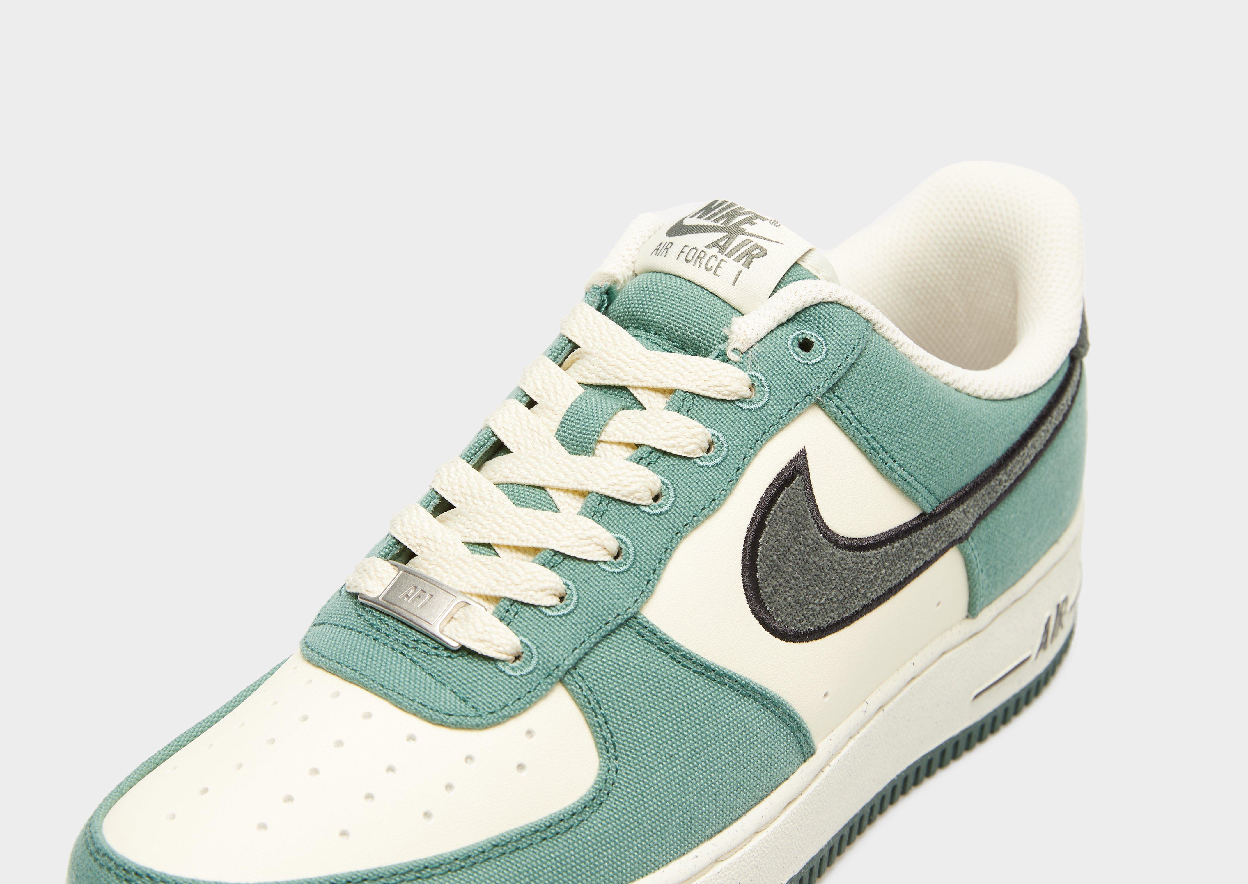 Мъжки маратонки NIKE AIR FORCE 1 '07 LV8  FQ8713-100 Зелен