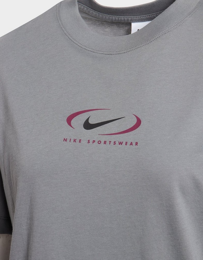 Női póló NIKE PÓLÓ SS W NSW TEE BF PRNT SWSH FQ8817-084 Szürke