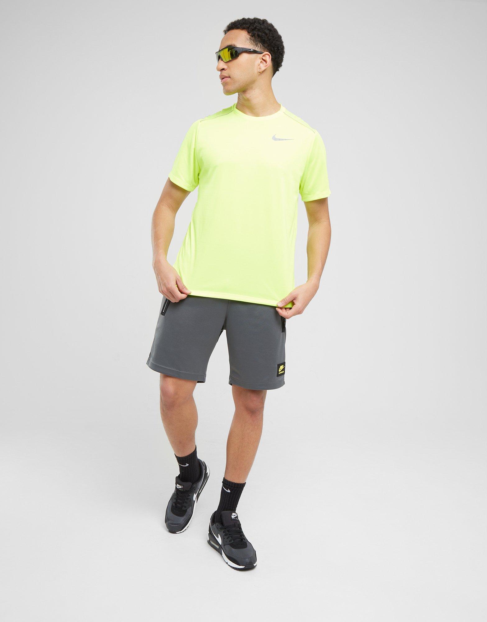 Pánske tričko NIKE TRIČKO M NK DF MILER SS RUNNING FZ4782-702 Zlatá