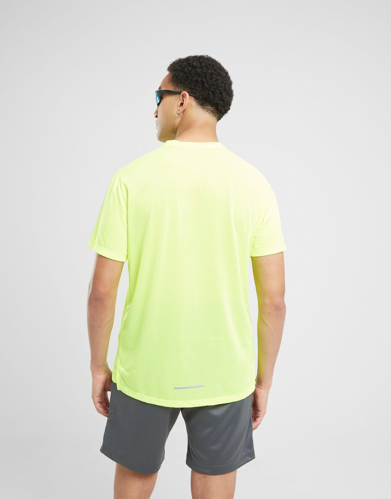 Pánske tričko NIKE TRIČKO M NK DF MILER SS RUNNING FZ4782-702 Zlatá