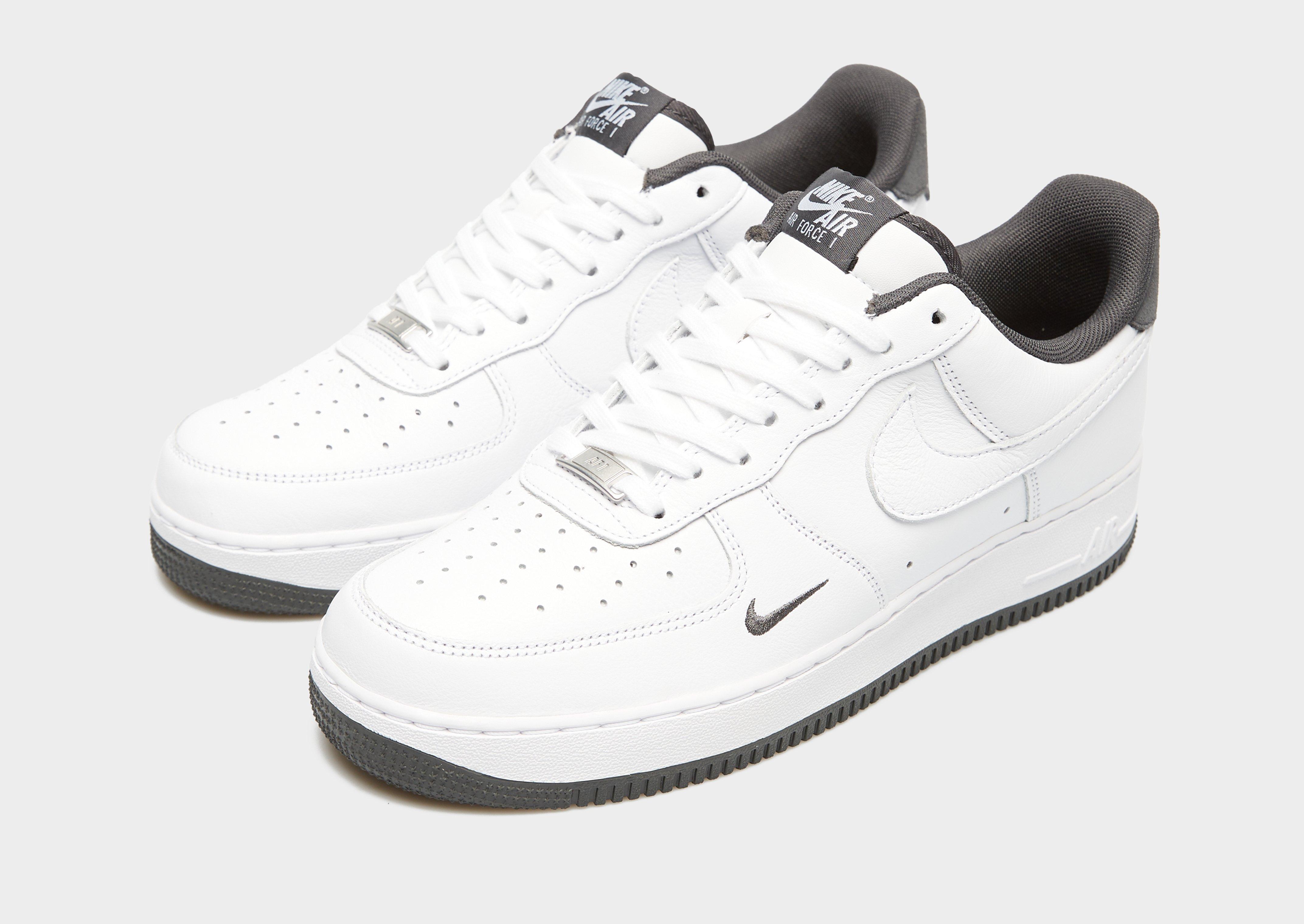 Мъжки маратонки NIKE AIR FORCE 1 '07 LV8  HM9483-101 Бял