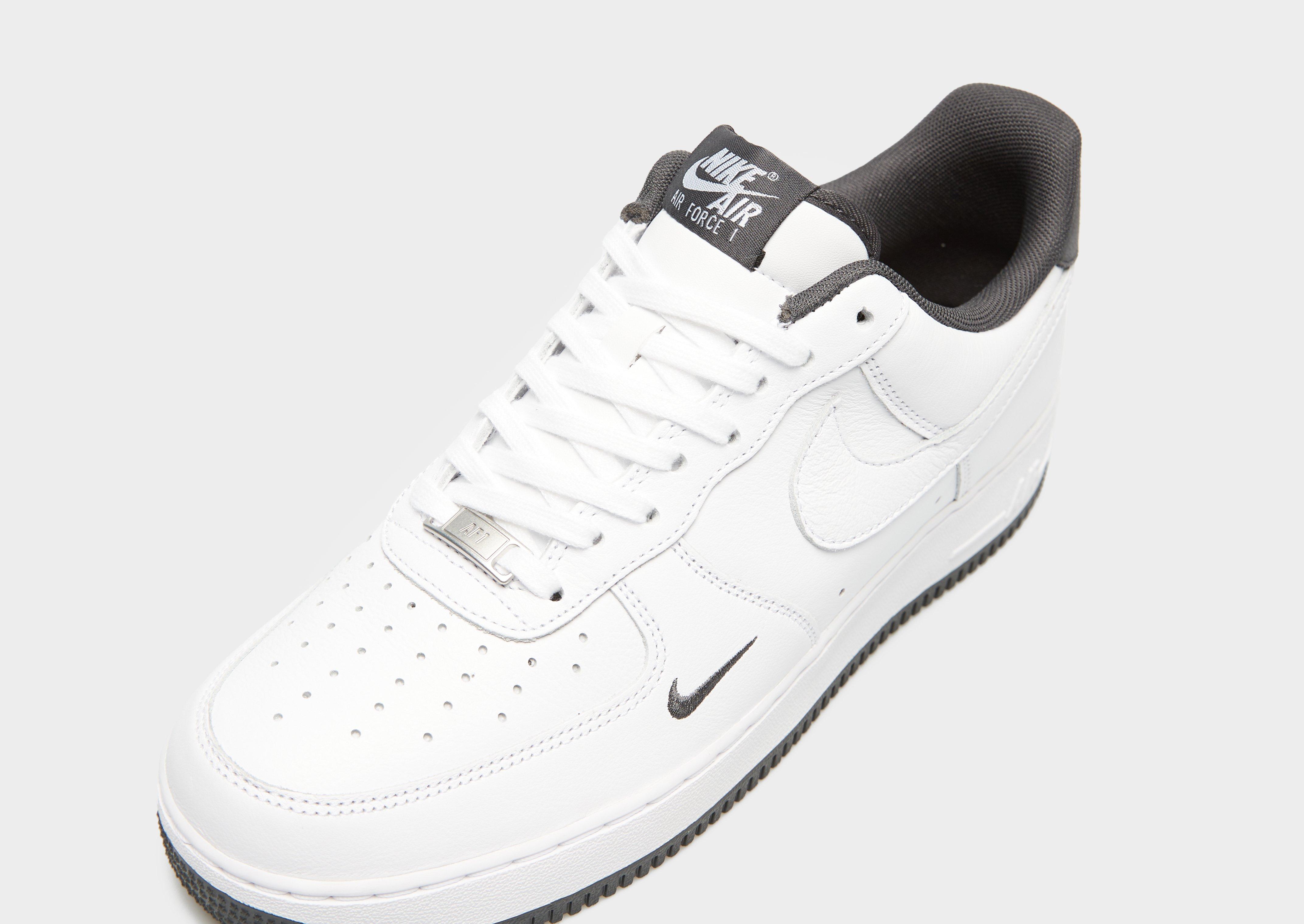Мъжки маратонки NIKE AIR FORCE 1 '07 LV8  HM9483-101 Бял