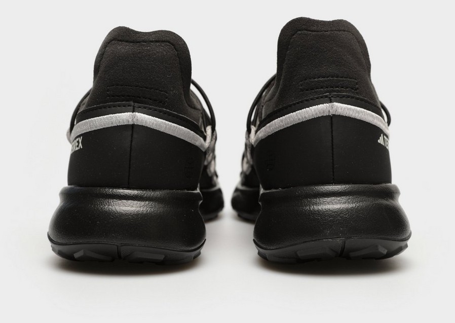 Pánske zimné topánky ADIDAS TERREX VOYAGER 21 HP8612 Čierna