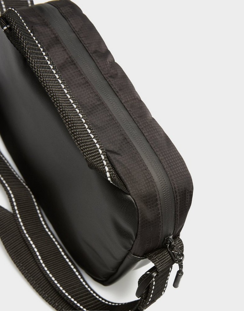 Női sporttáská HOODRICH NŐI TÁSKA PEAK CROSSBODY BAG HR20250049 Fekete