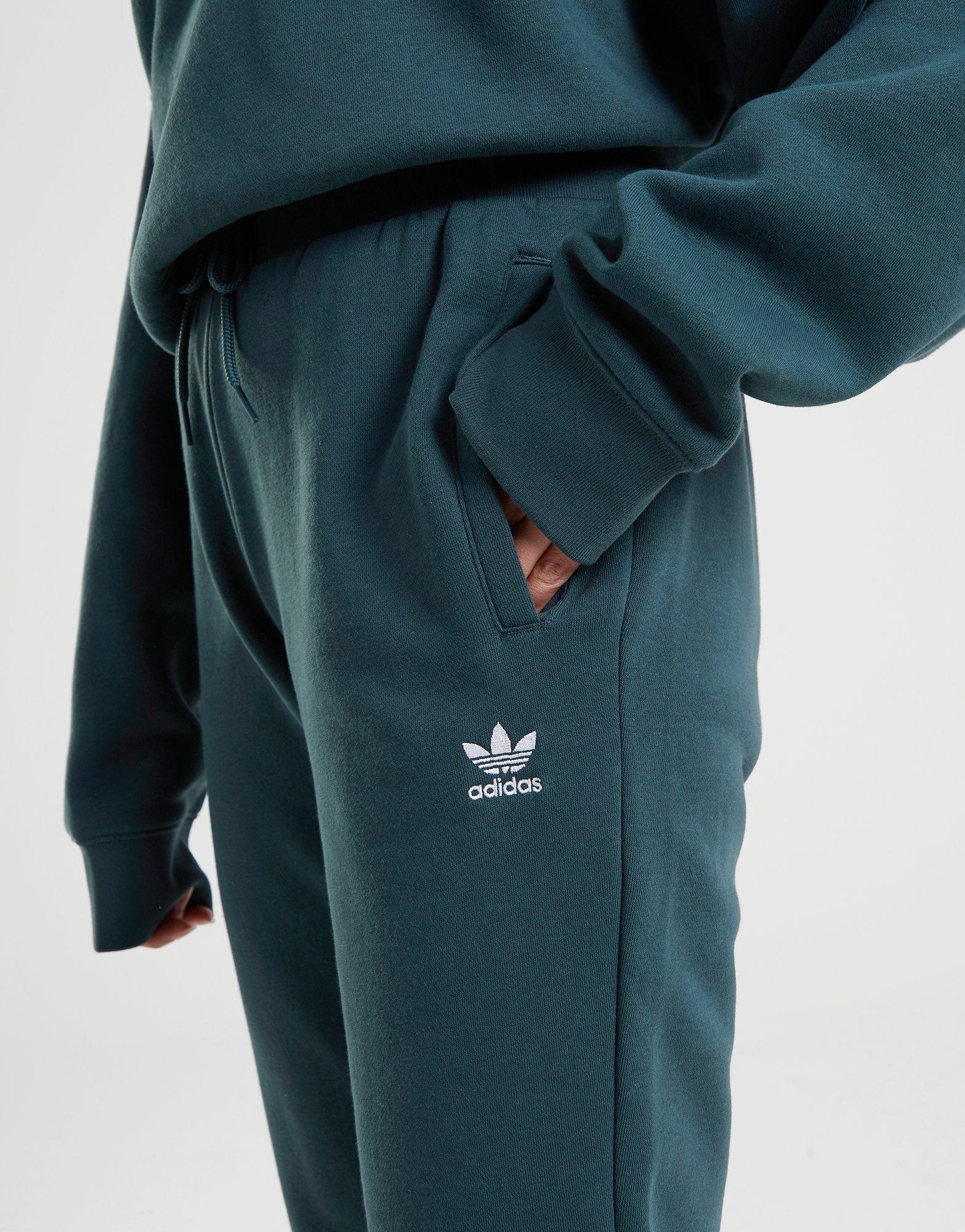 Pantaloni pentru femei ADIDAS PANTALONI  TRACK PANT HS6781 Verde