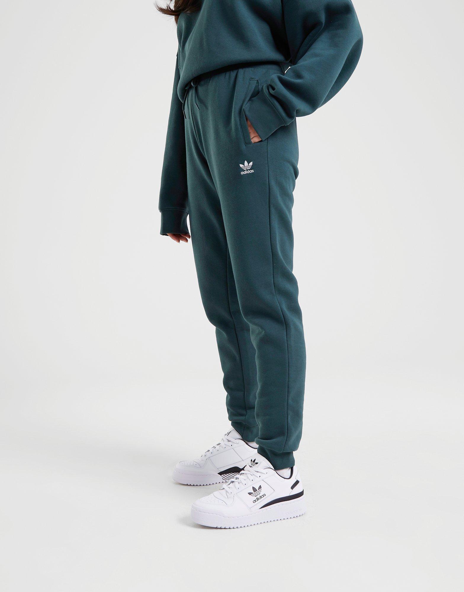 Pantaloni pentru femei ADIDAS PANTALONI  TRACK PANT HS6781 Verde