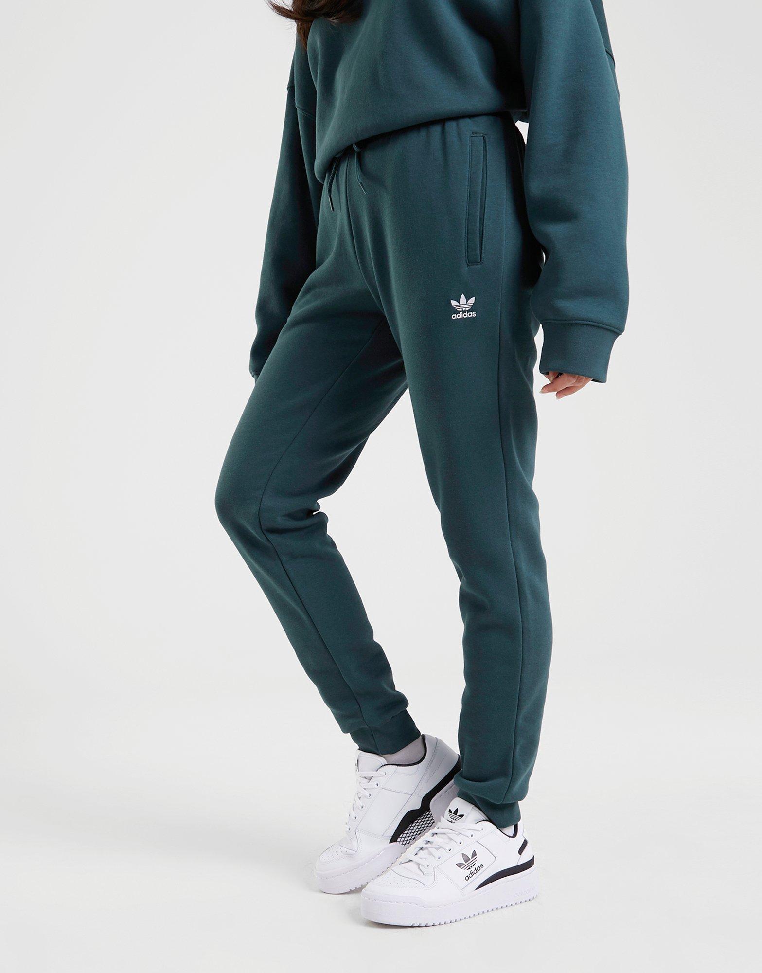 Pantaloni pentru femei ADIDAS PANTALONI  TRACK PANT HS6781 Verde