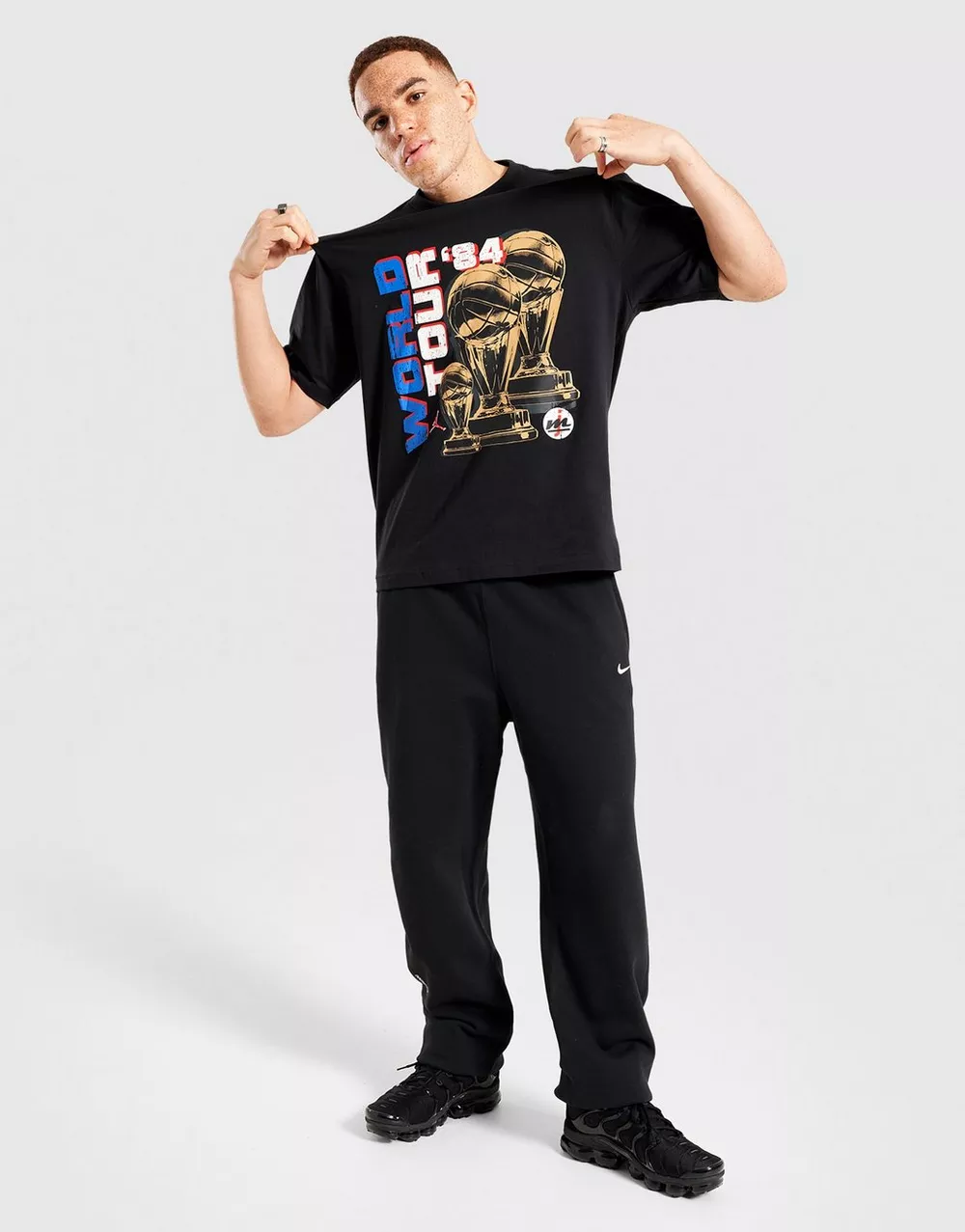 JORDAN ФУТБОЛКА M J NC WORLD TOUR SS CREW, фото 1 з 4