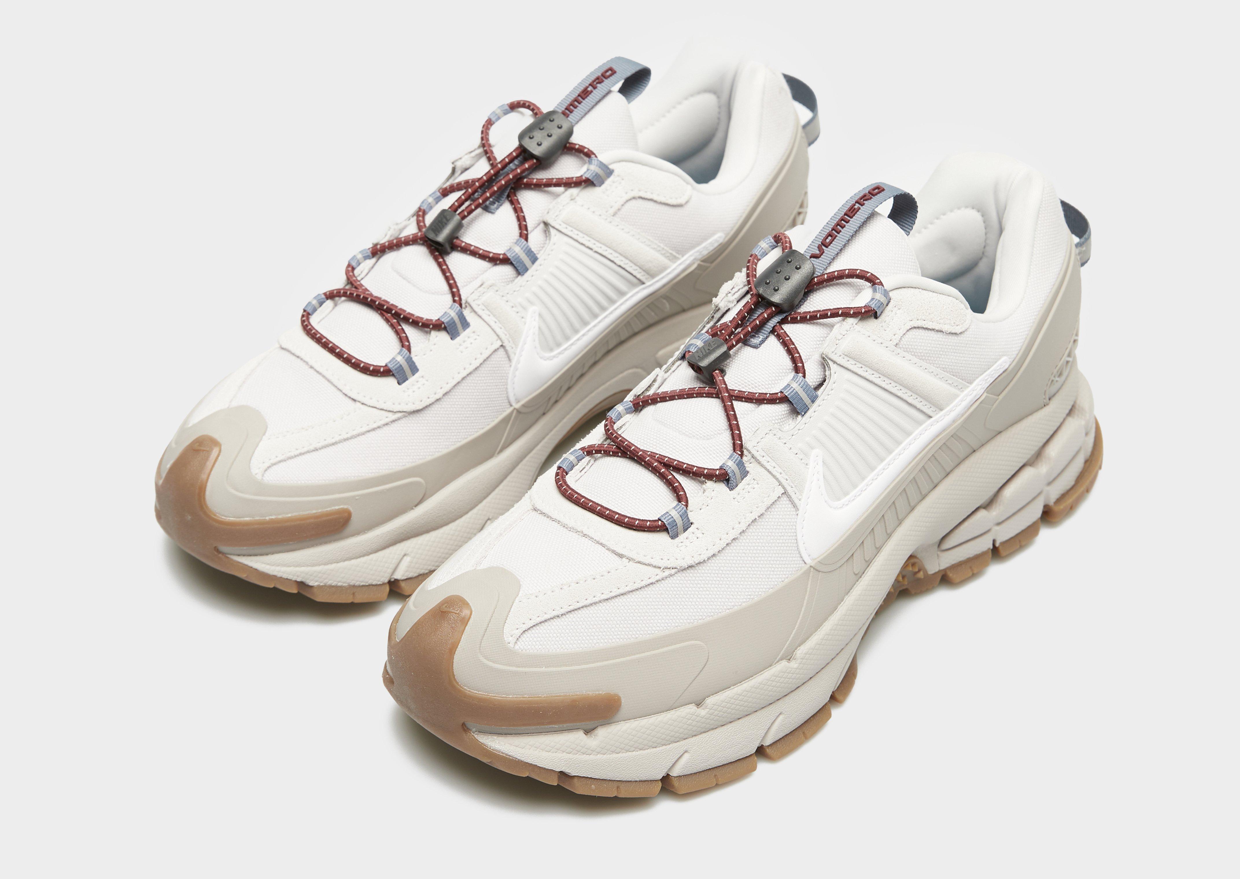 Férfi sneakers NIKE VOMERO ROAM HV4294-009 Szürke