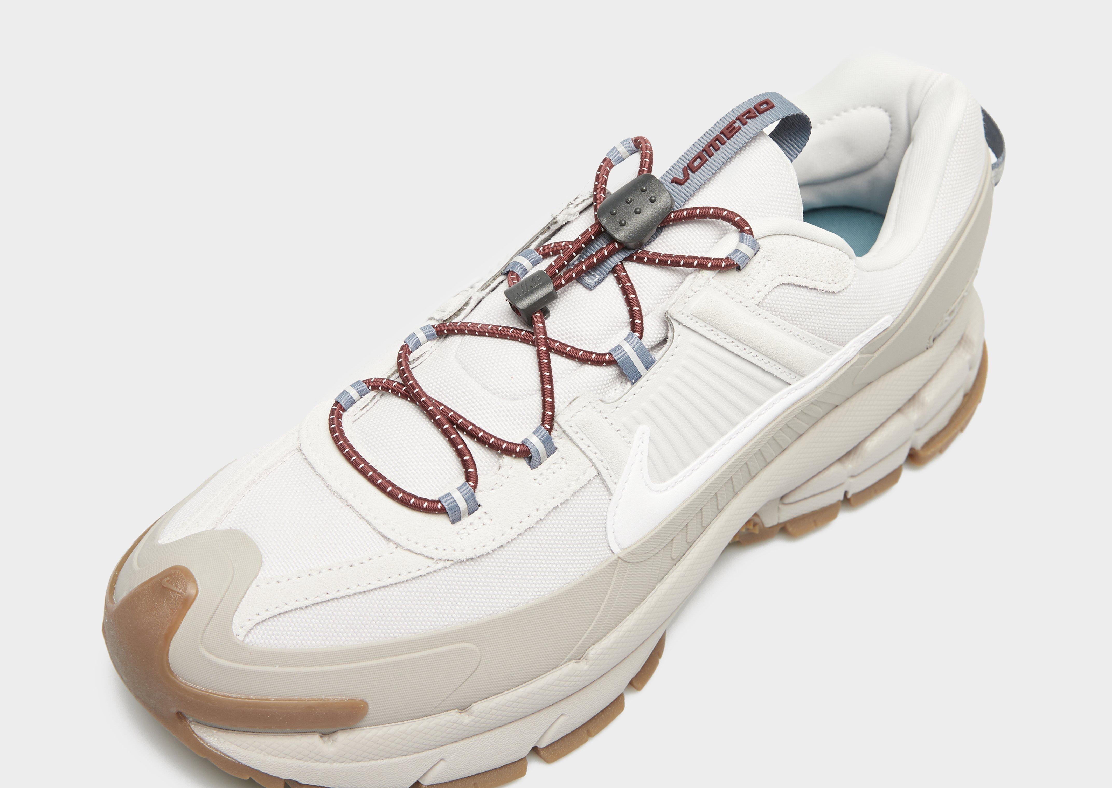 Férfi sneakers NIKE VOMERO ROAM HV4294-009 Szürke