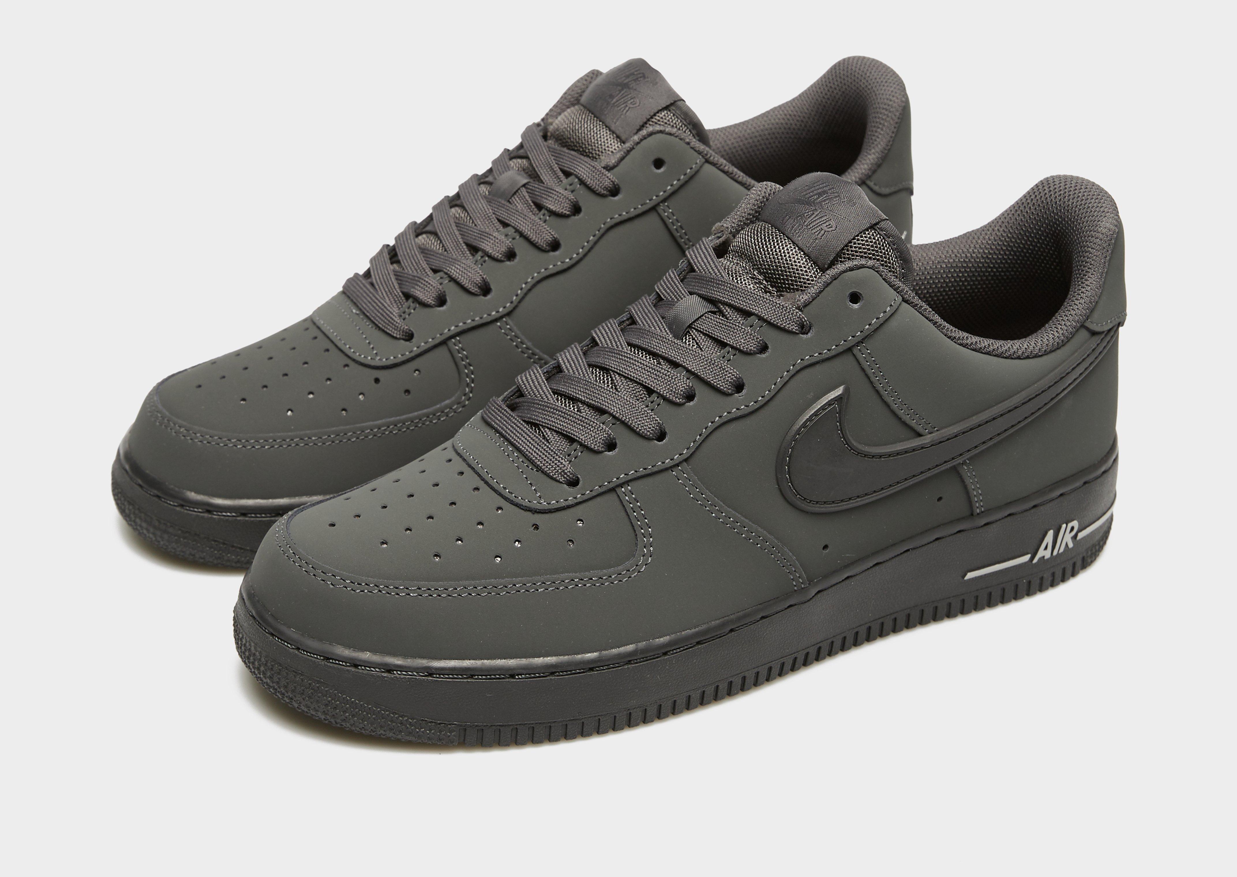 Adidași pentru bărbați NIKE AIR FORCE 1 '07  HV6223-002 Gri