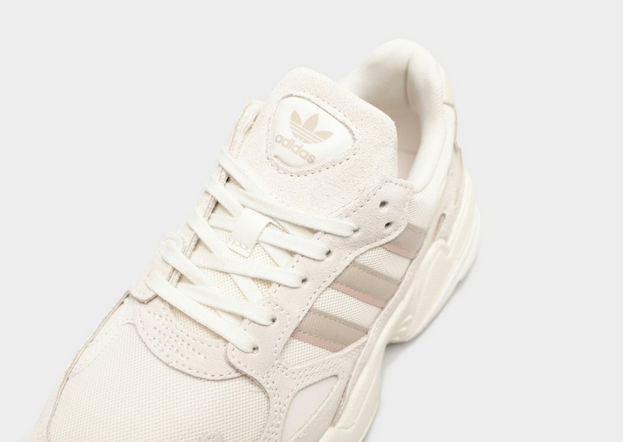 Buty sneakersy damskie ADIDAS FALCON W  ID0530 Beżowy