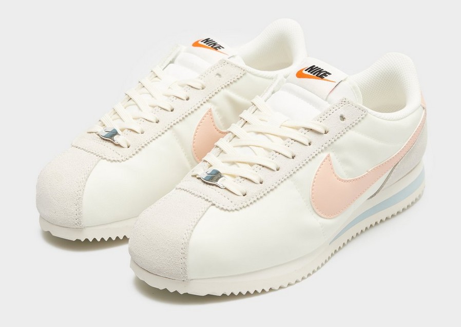 Adidași de damă W NIKE CORTEZ SE IF1764-100 Crem