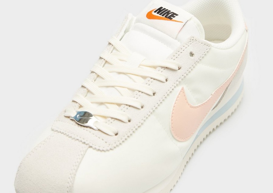 Adidași de damă W NIKE CORTEZ SE IF1764-100 Crem