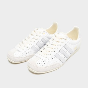 Новинки 2026 - жіноче взуття adidas | JD Sports