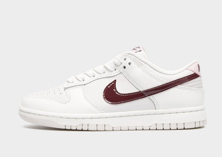 Adidași de damă NIKE W DUNK LOW SE EMEA IM6025-121 Alb