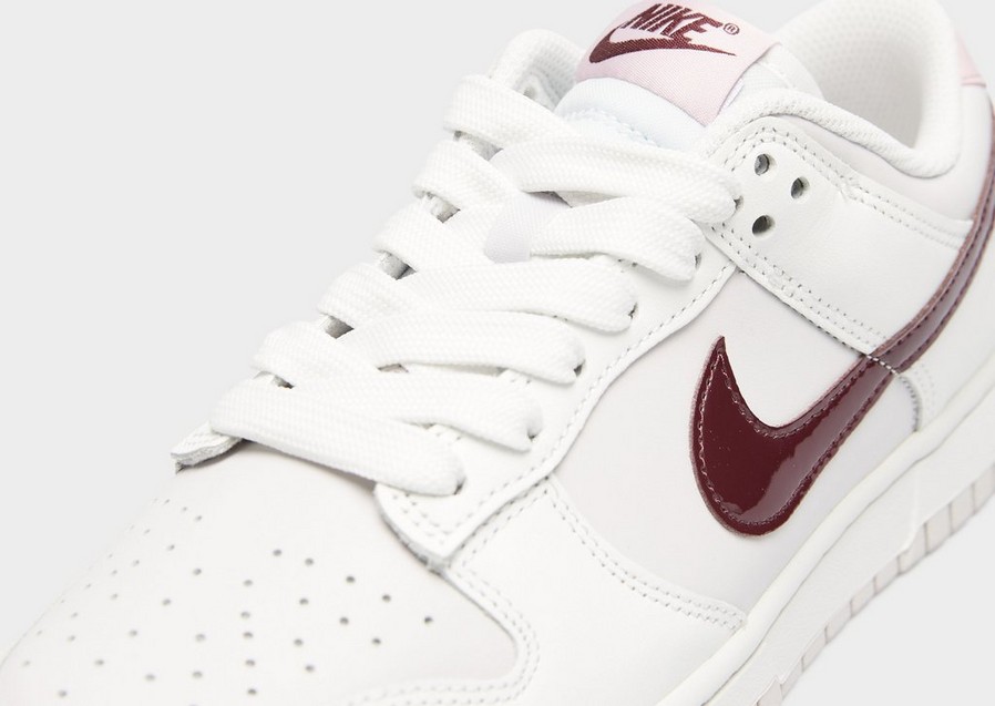 Adidași de damă NIKE W DUNK LOW SE EMEA IM6025-121 Alb