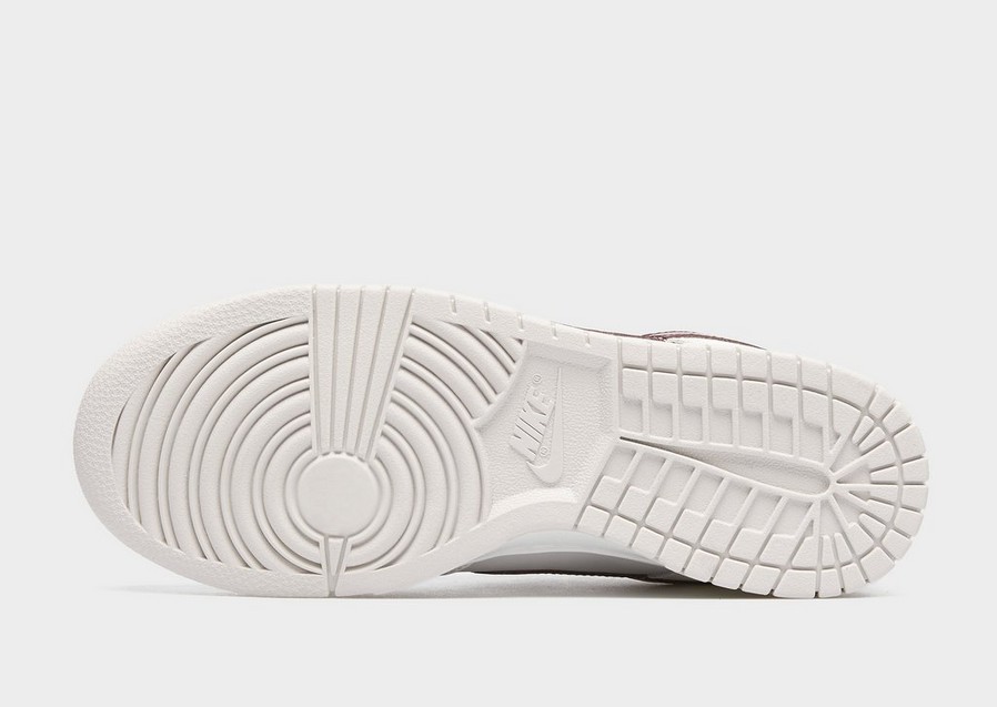 Adidași de damă NIKE W DUNK LOW SE EMEA IM6025-121 Alb