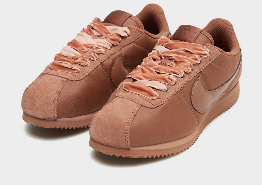 Sneakers NIKE W CORTEZ LACE IM6034-200 • Maro • Femei • JD Sports