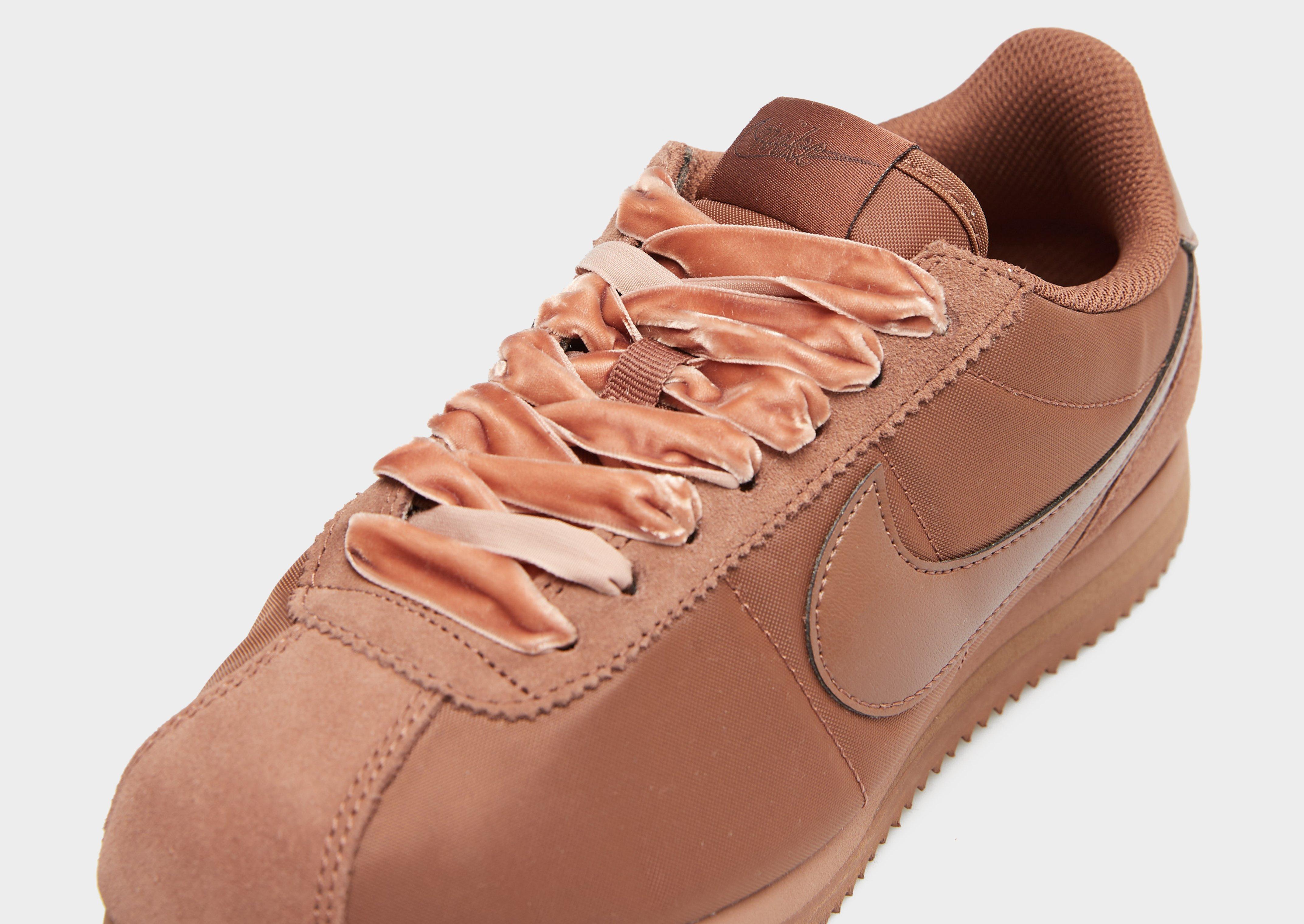 Жіночі кросівки NIKE W CORTEZ LACE IM6034-200 Коричневий