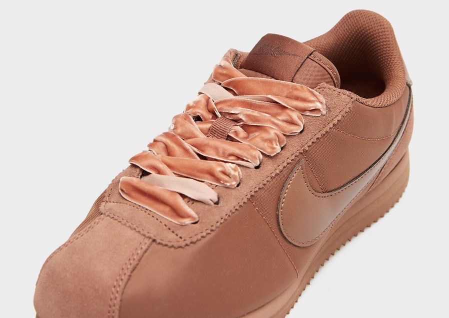 Sneakers NIKE W CORTEZ LACE IM6034-200 • Maro • Femei • JD Sports