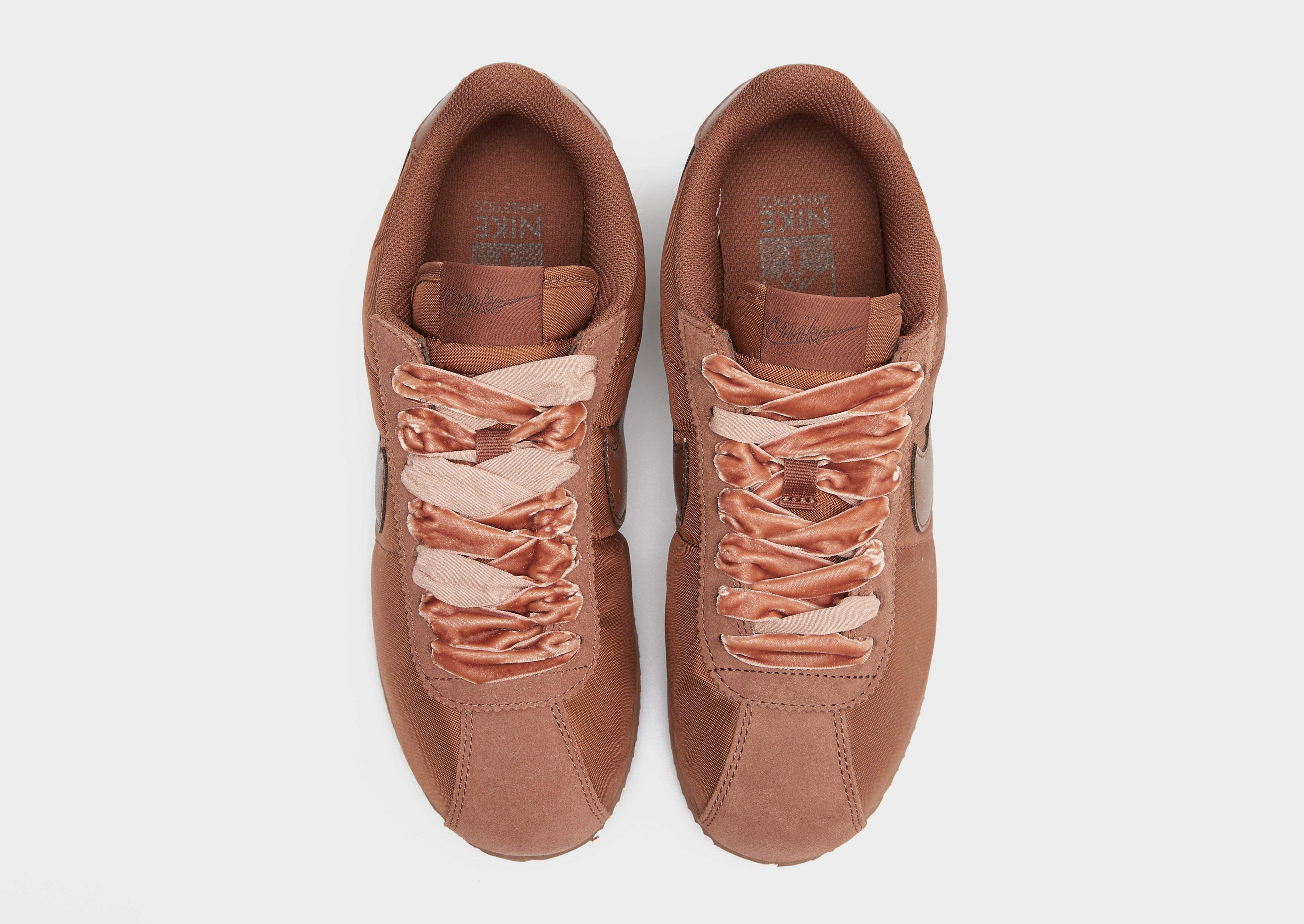 Жіночі кросівки NIKE W CORTEZ LACE IM6034-200 Коричневий