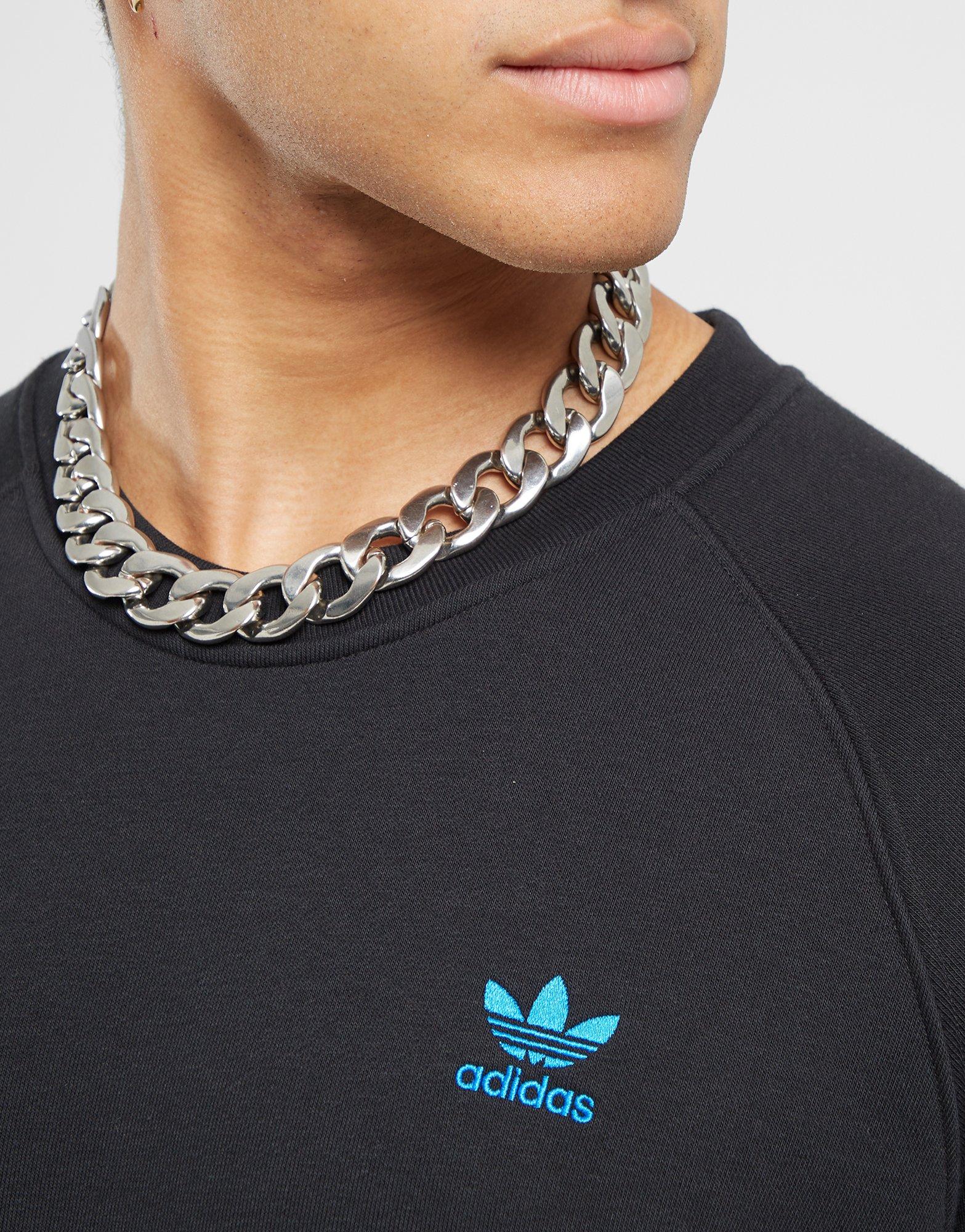 Bluza męska ADIDAS BLUZA TREF ESS CREW BLK/BLU IS2242 Czarny