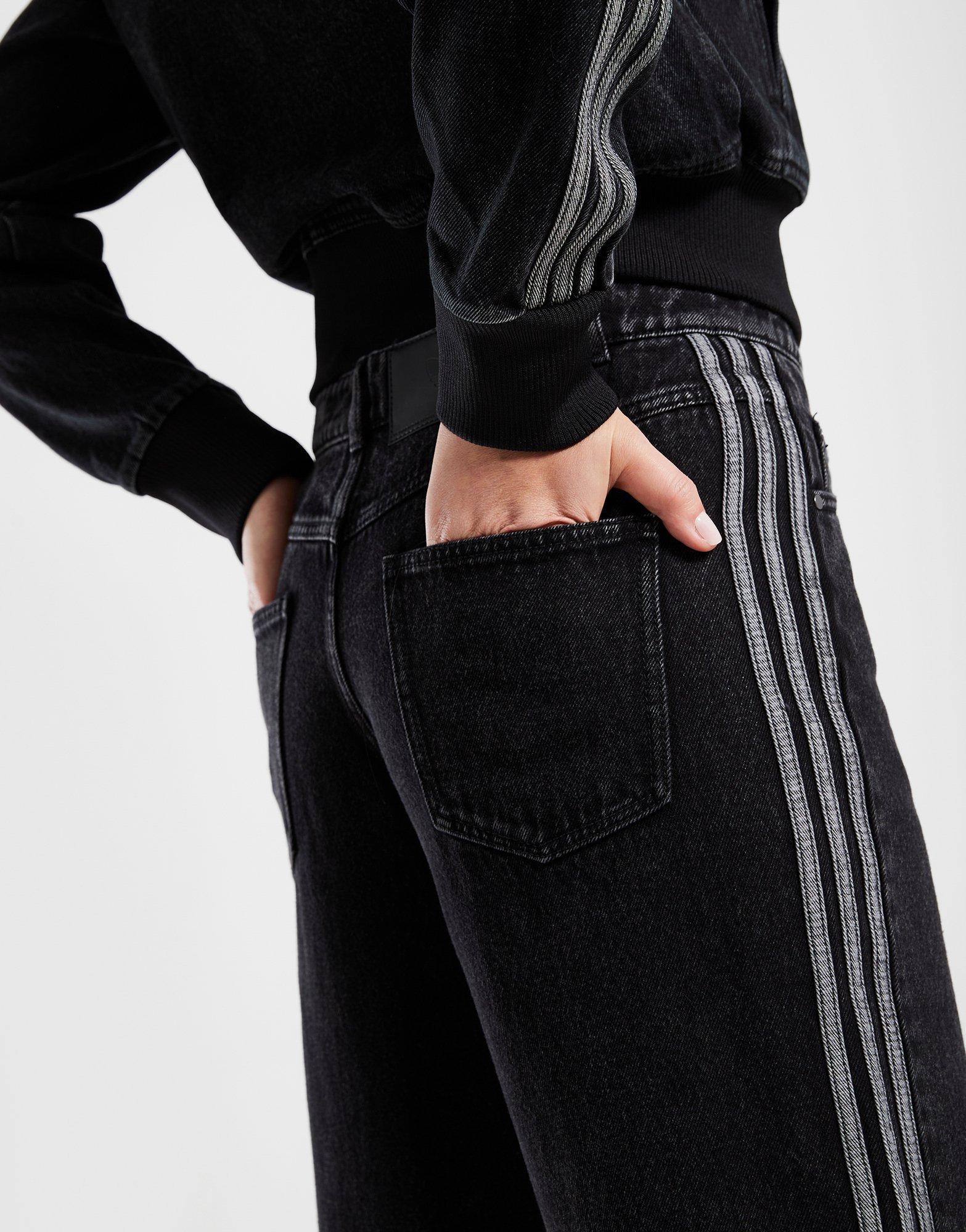 Blugi ADIDAS PANTALONI ADICOLOR DENIM 3 STRIPES TRACKPANT