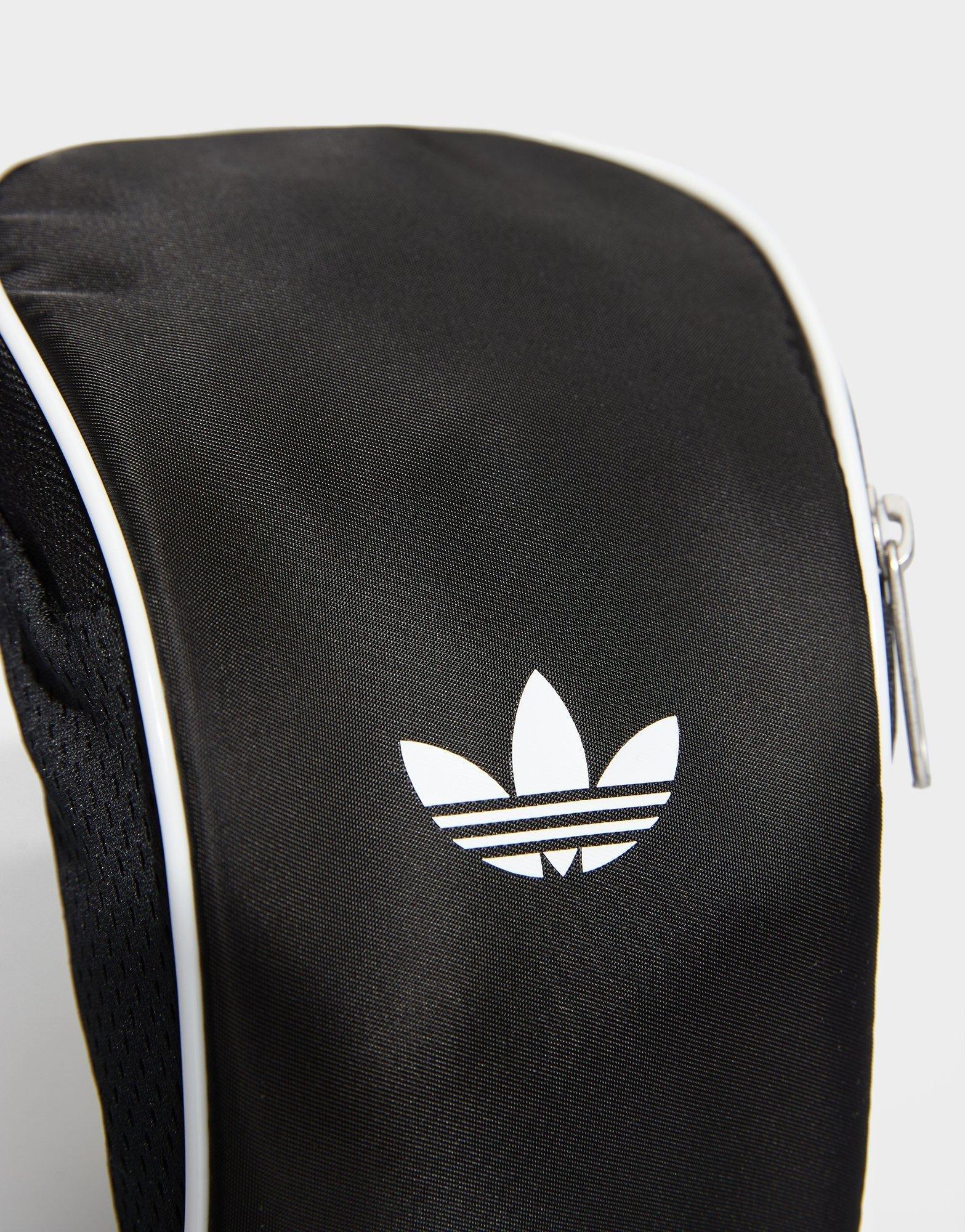 Női sporttáská ADIDAS TÁSKA TEAMGEIST SMALL ITEM BAG JD5570 Fekete