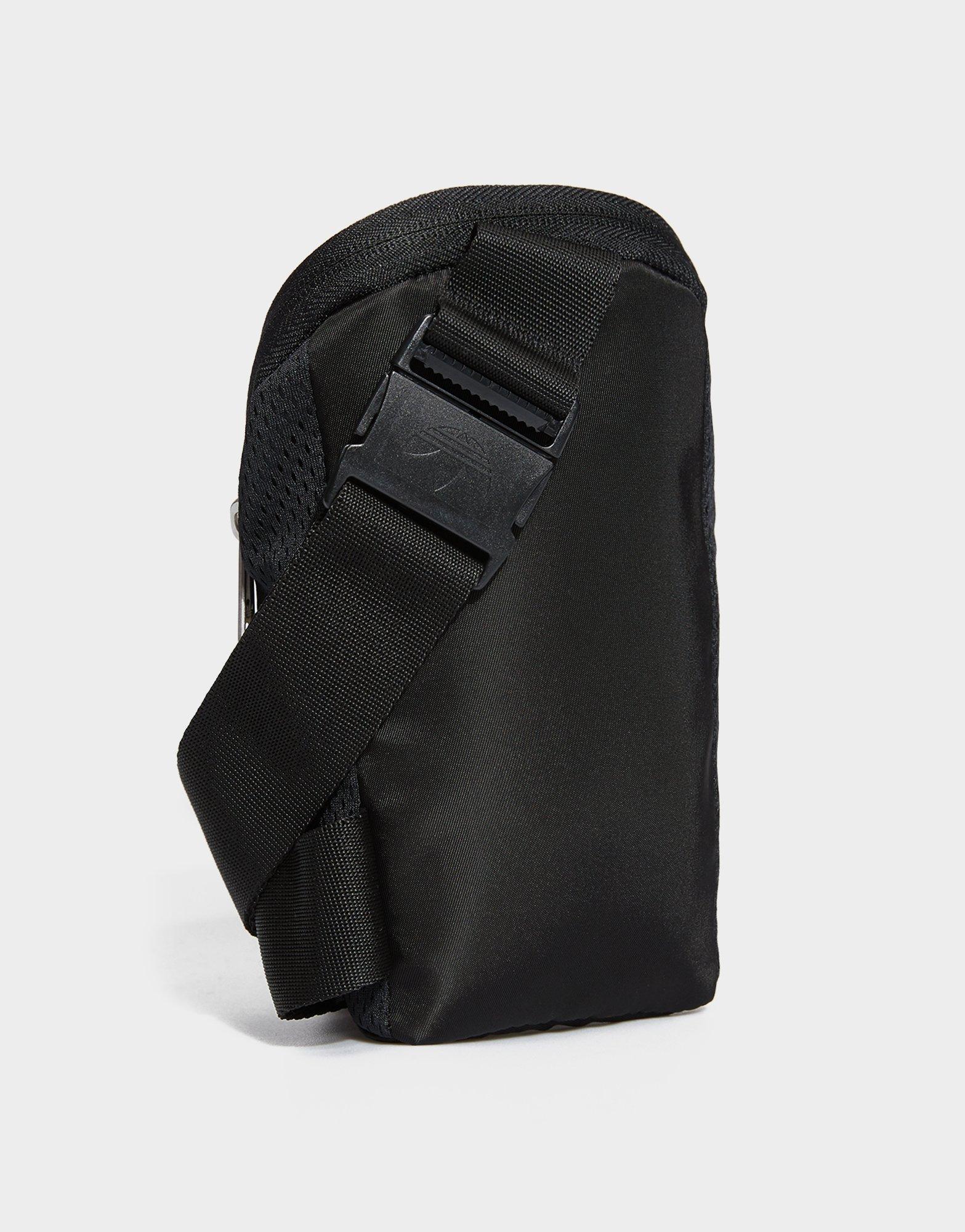 Női sporttáská ADIDAS TÁSKA TEAMGEIST SMALL ITEM BAG JD5570 Fekete