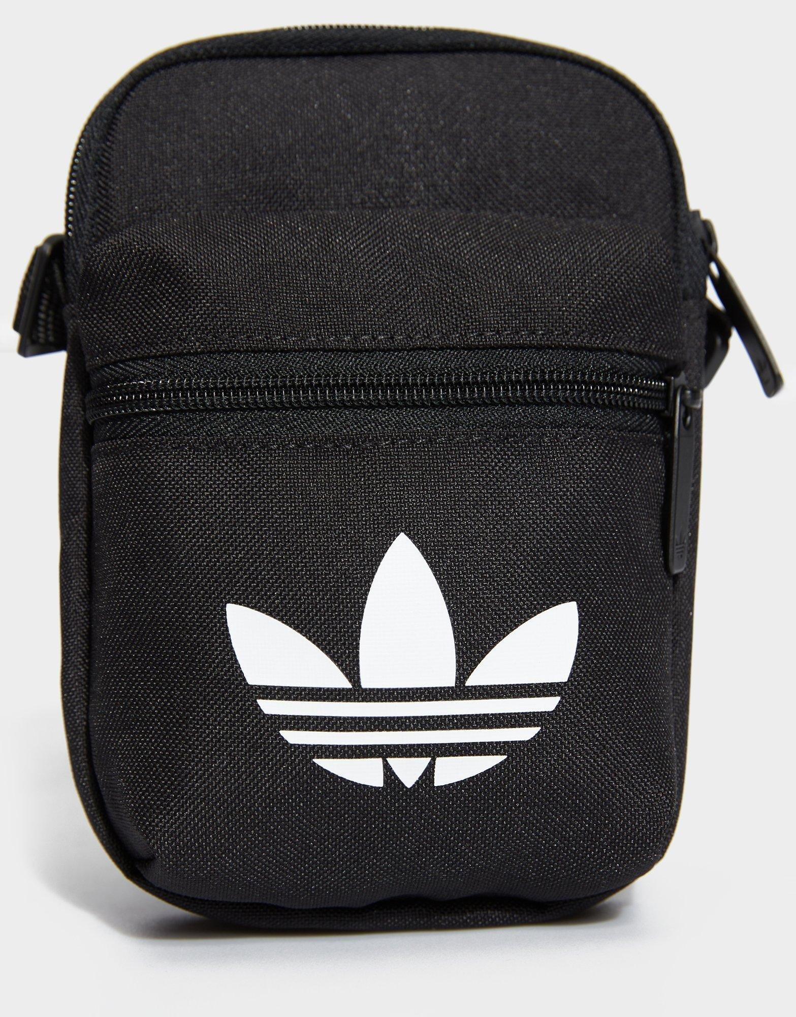 Női sporttáská ADIDAS NŐI TÁSKA ADICOLOR FB JX0227 Fekete