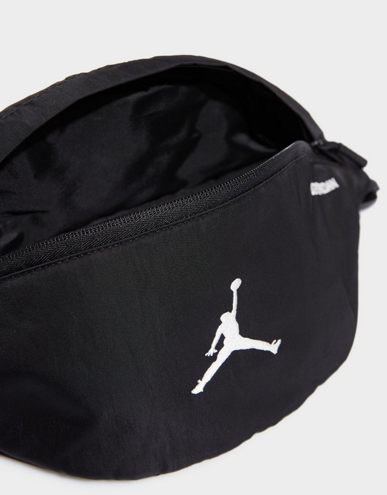 Női sporttáská NIKE HAD NŐI TÁSKA MVP CROSSBODY MA9108023 Fekete